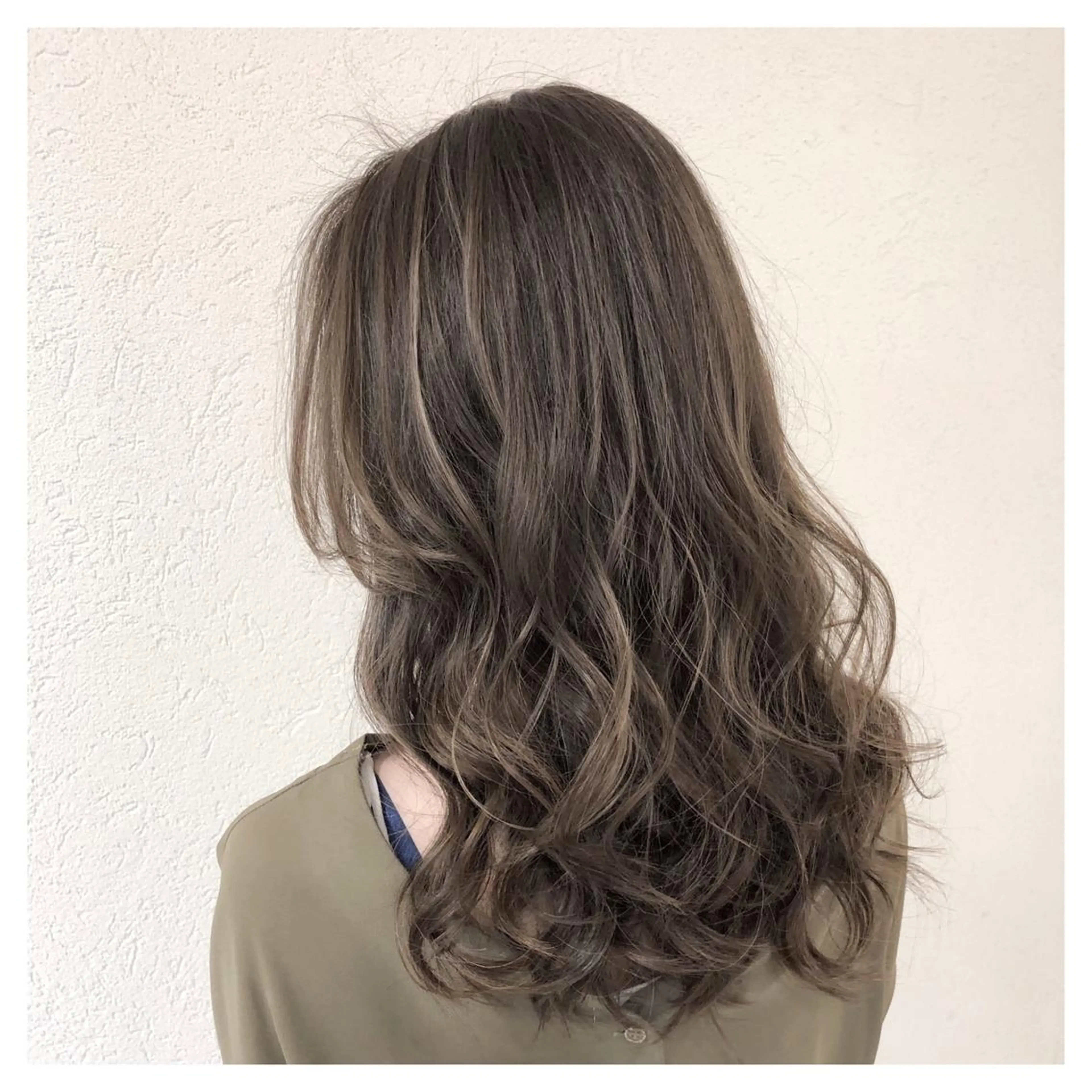 ロング カラー biscohair 髪にドラマを。のヘアスタイル