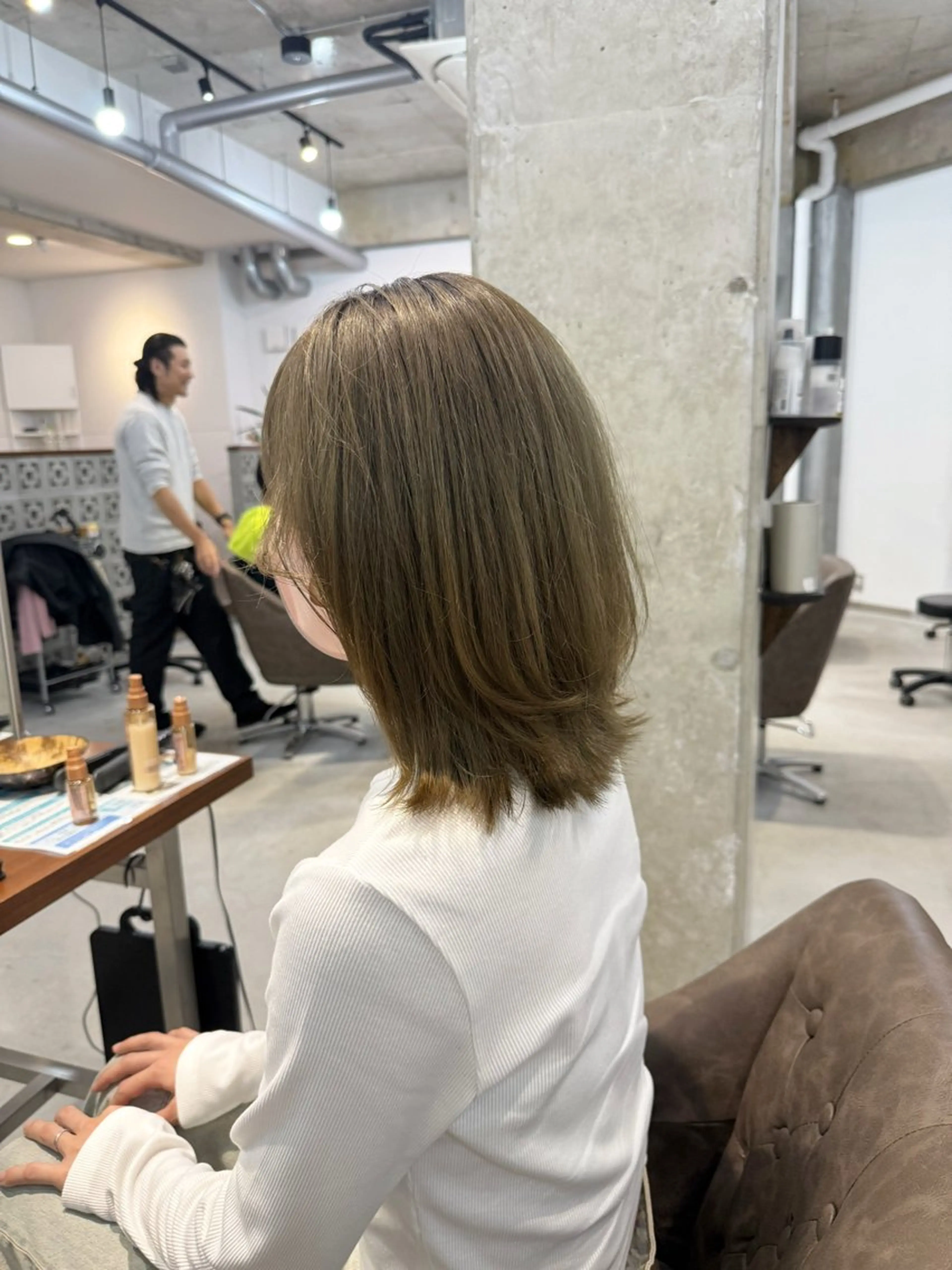 セミロング カラー ベージュカラー カット ヘアカラー カイリ /レイヤーカットのヘアスタイル