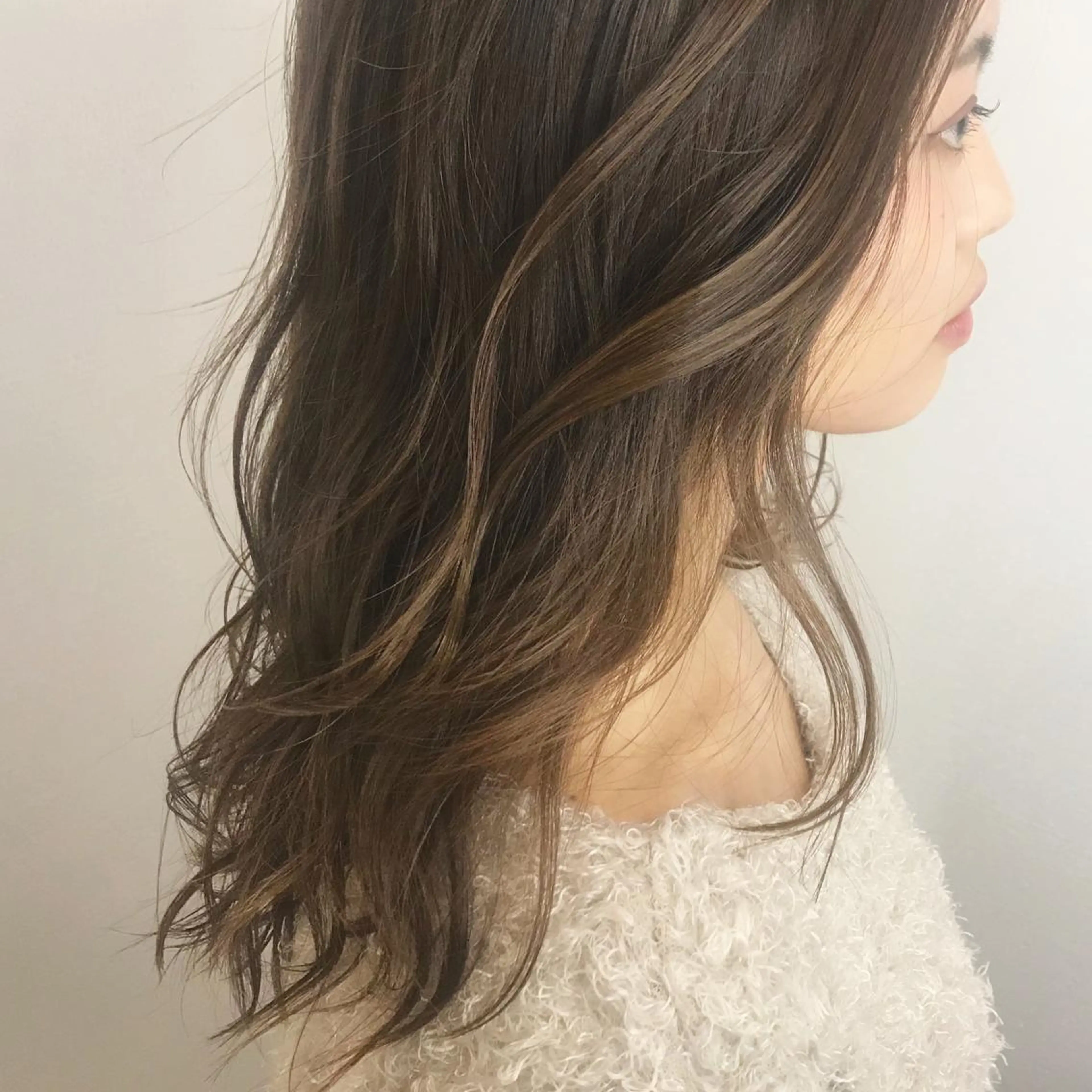 ロング カラー ハイライトカラー ハイライト 【Uneユヌ】菊地 春那のヘアスタイル