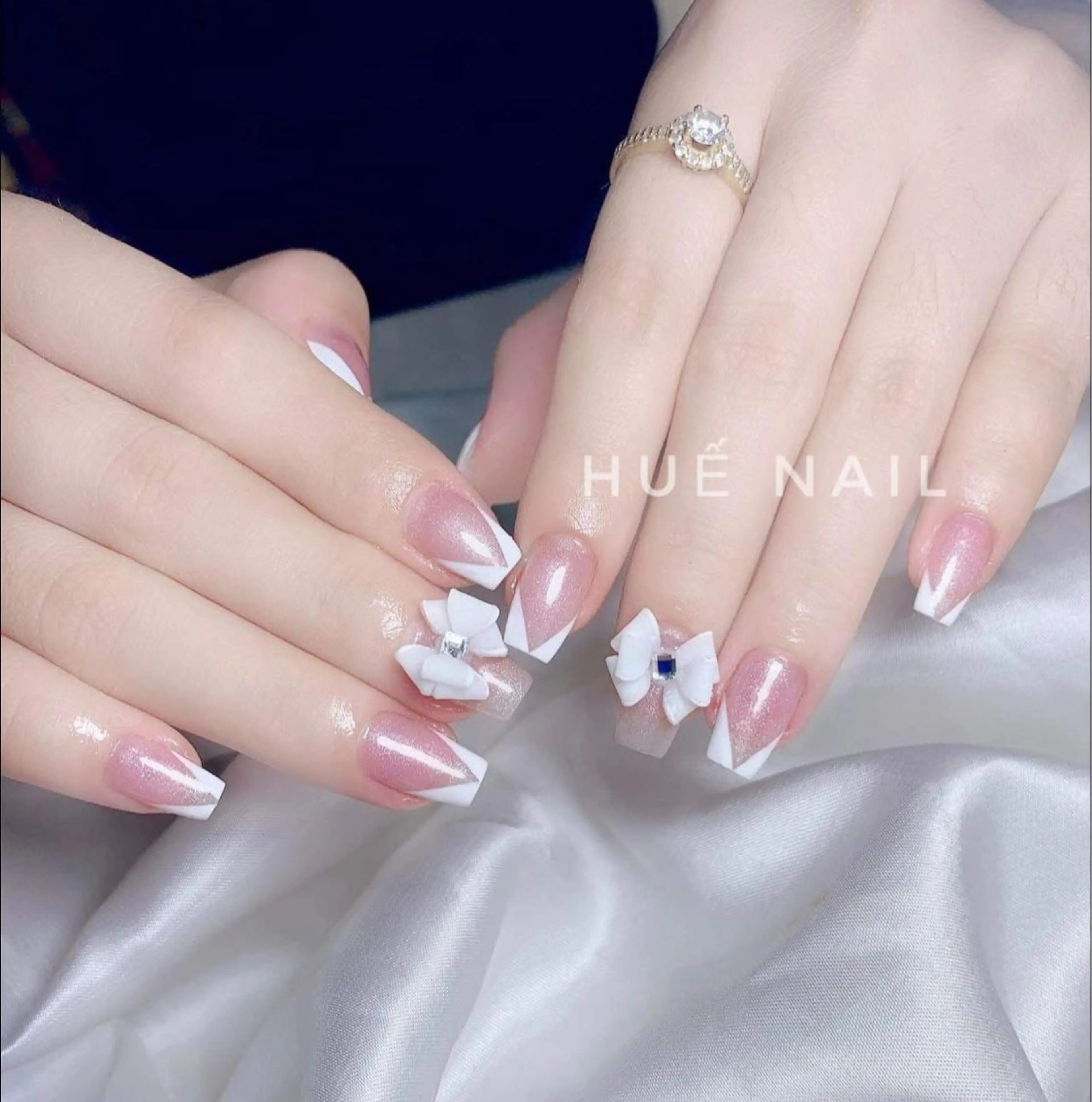 ミディアム ハンドネイル HOANG NAILのネイルデザイン