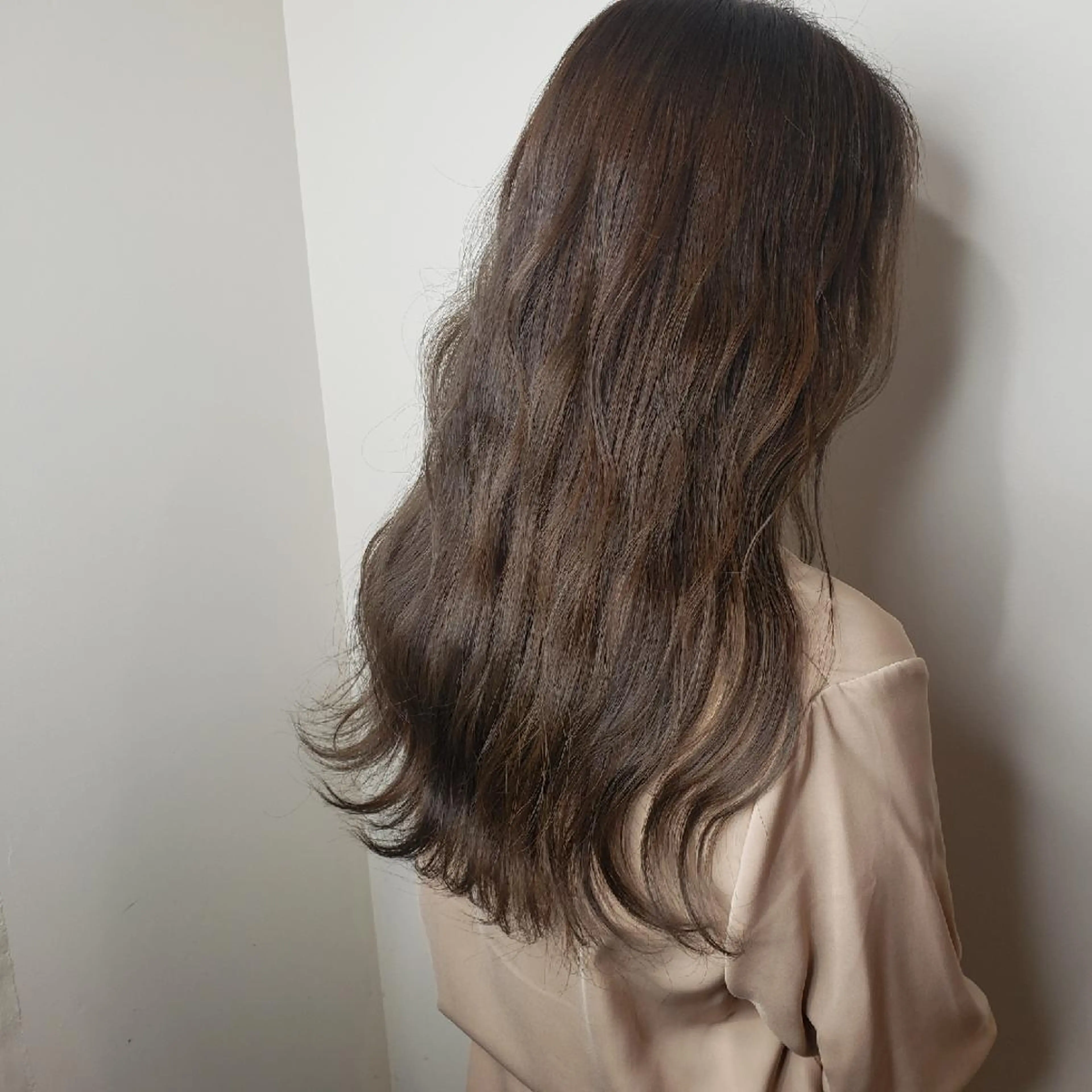 ロング ヘアカラー トリートメント 🇰🇷透明感×ハイ トーン🌟tomoのヘアスタイル