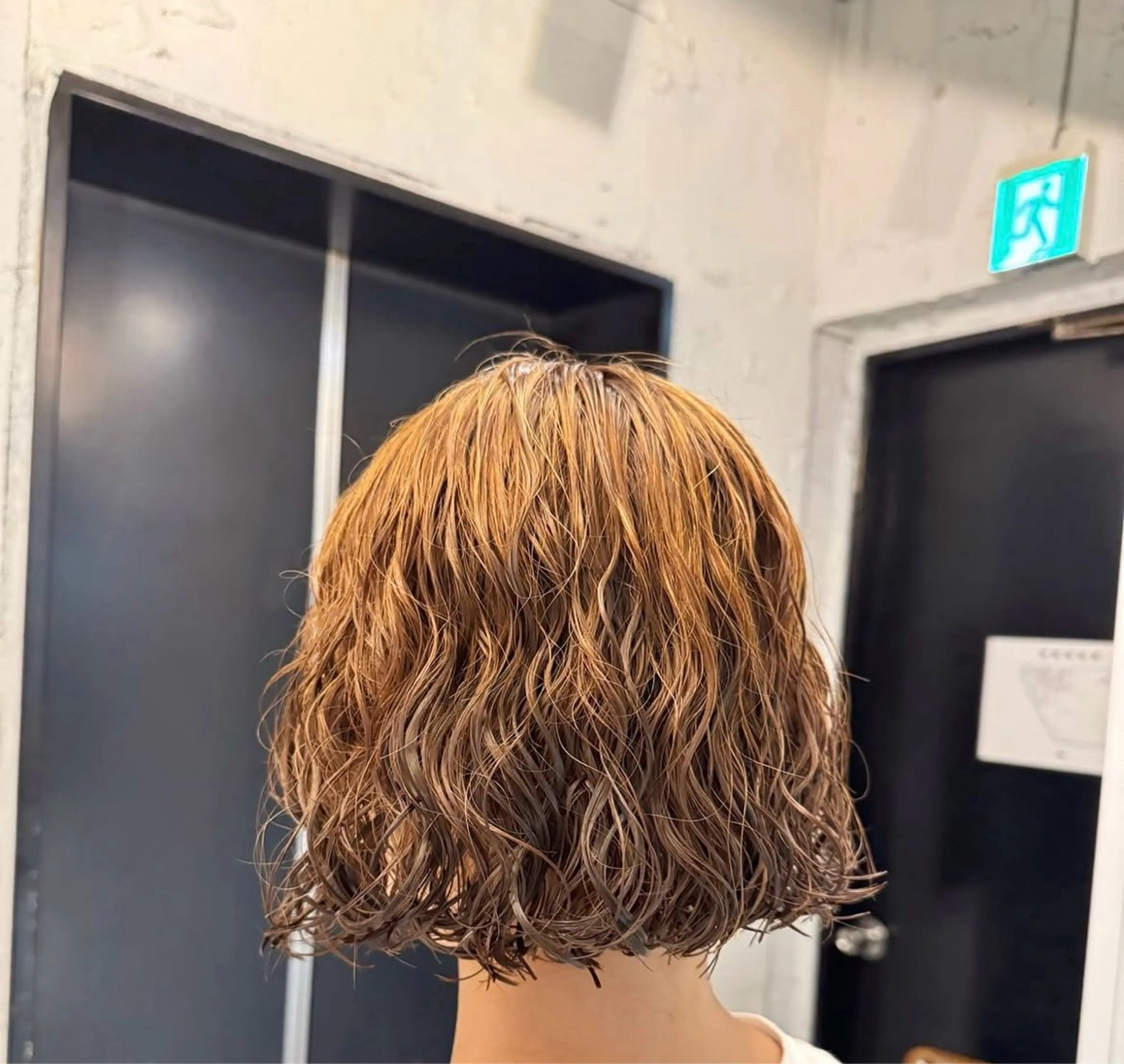 ミディアム パーマ 藤本 智哉のヘアスタイル