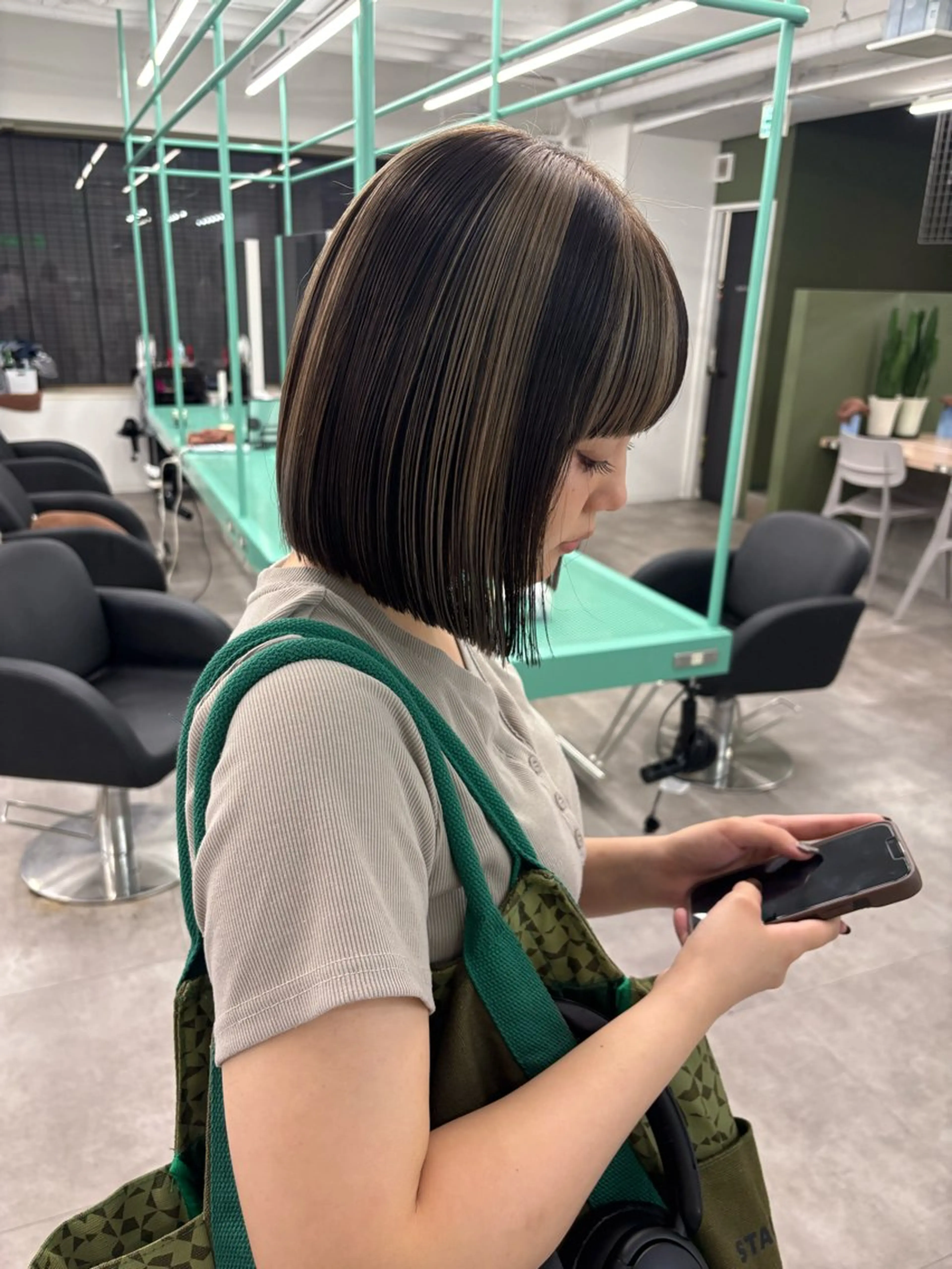 ショート カット ヘアカラー 綾乃／デザインカラー ／ハイトーン／ボブのヘアスタイル