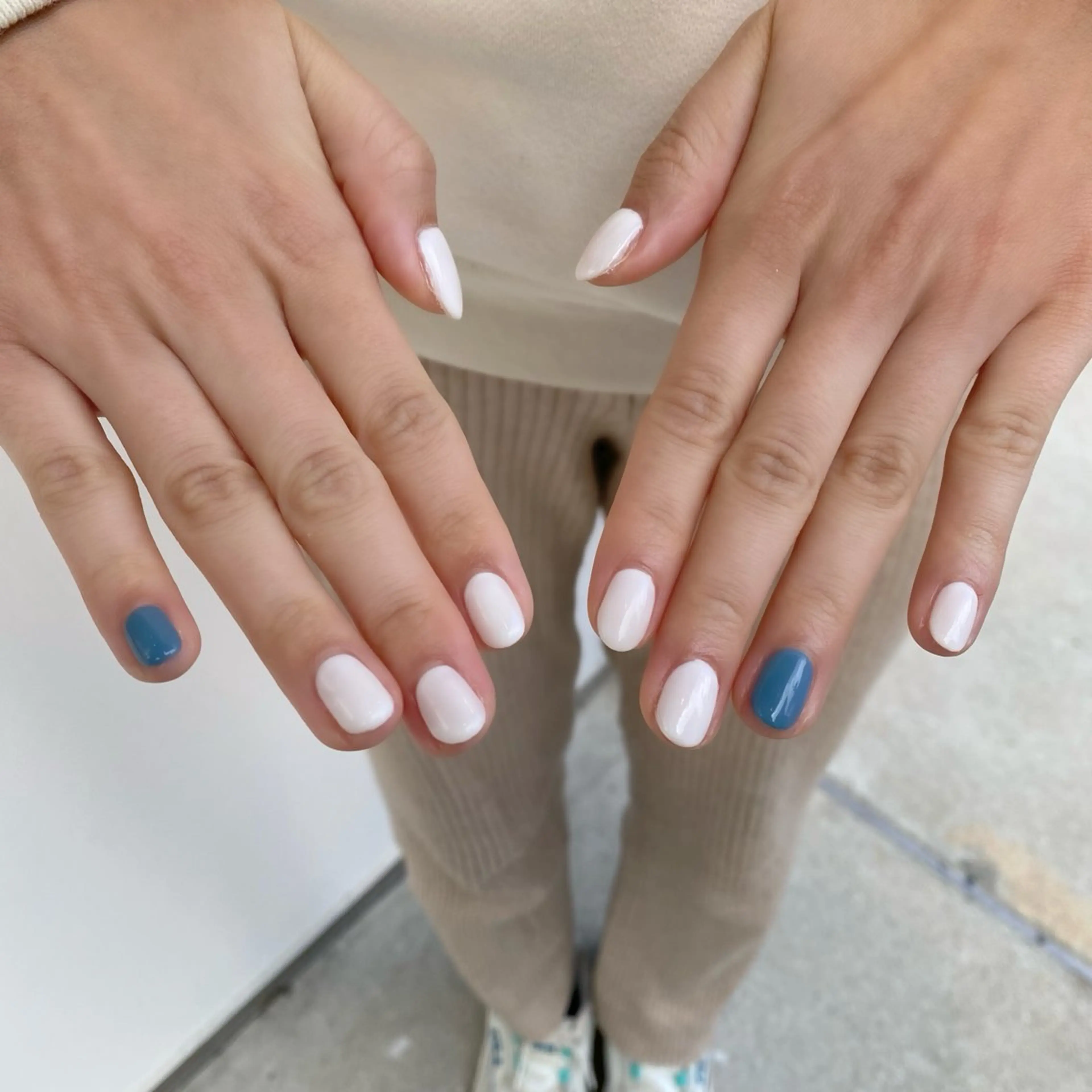 ネイル ブルー ワンカラーネイル ホワイト 大阪狭山/klarm kanohaのエステ・リラクイメージ