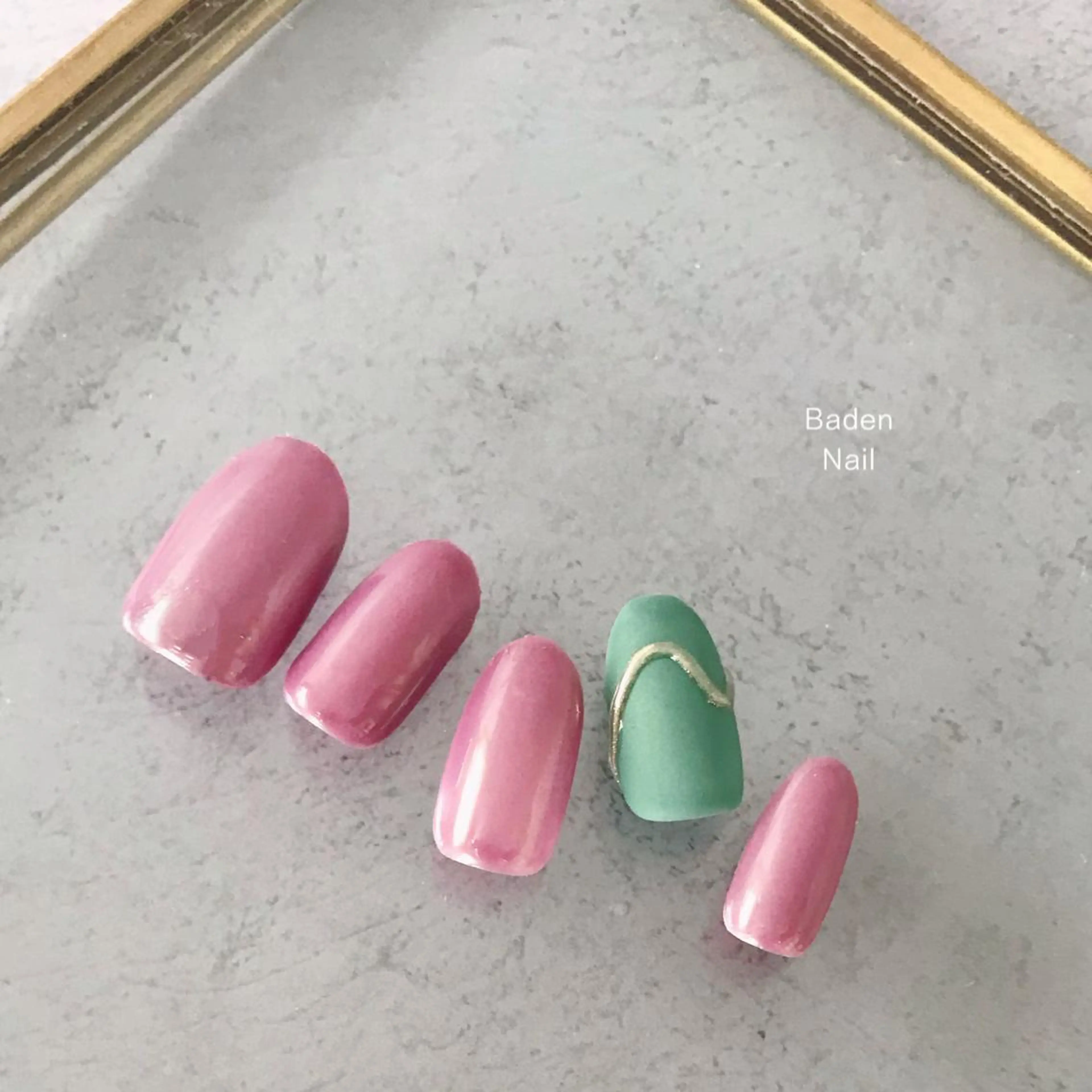 ネイル アートネイル オーロラネイル グリーン マットネイル ミラーネイル ハンドネイル ハンドケア Baden Nail ﾊﾞ-ﾃﾞﾝ ﾈｲﾙのネイルデザイン
