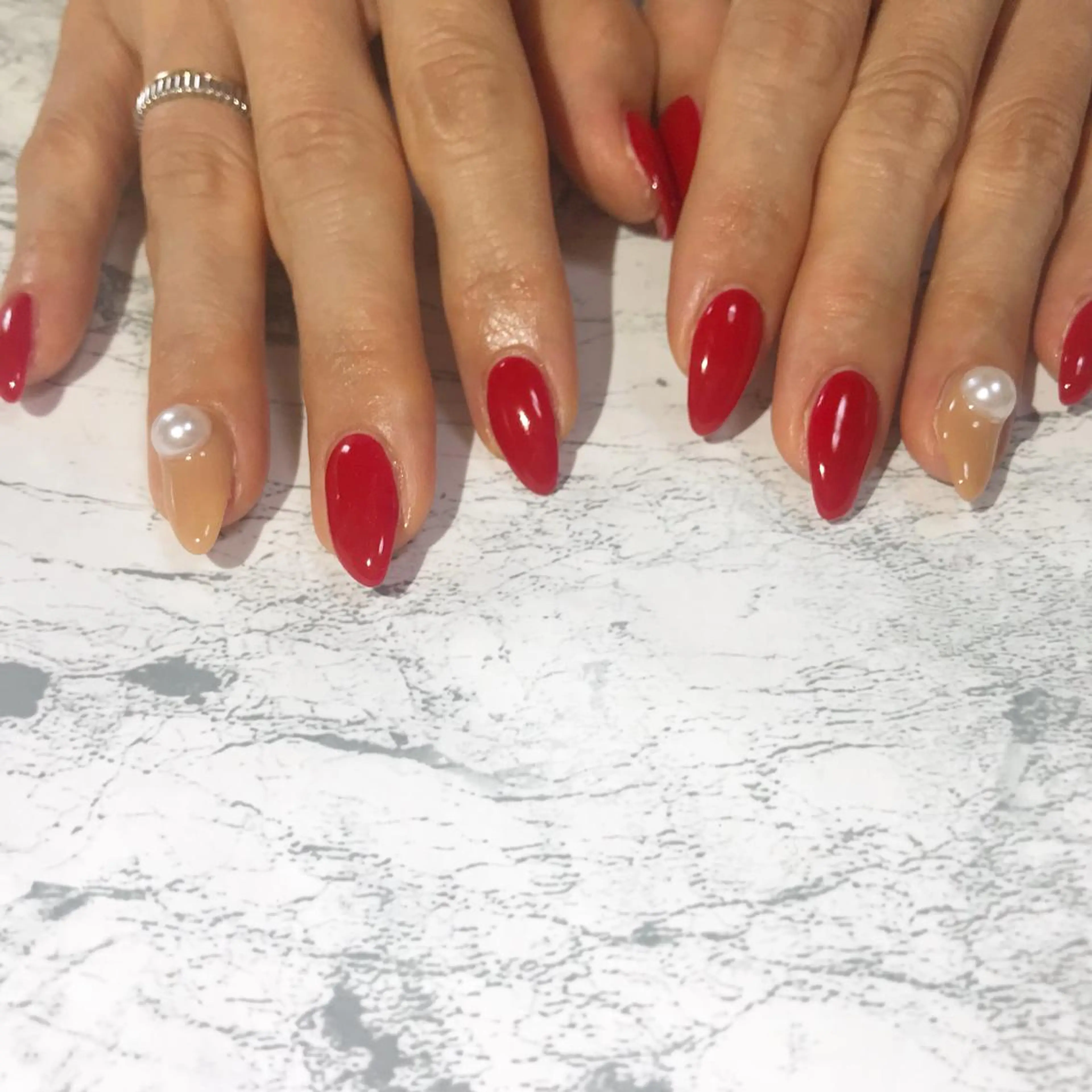 ネイル フットネイル ニュアンスネイル 赤色 シンプルネイル 春ネイル ネイル フフラ所属・nail fufla ♡yamane♡のネイルデザイン