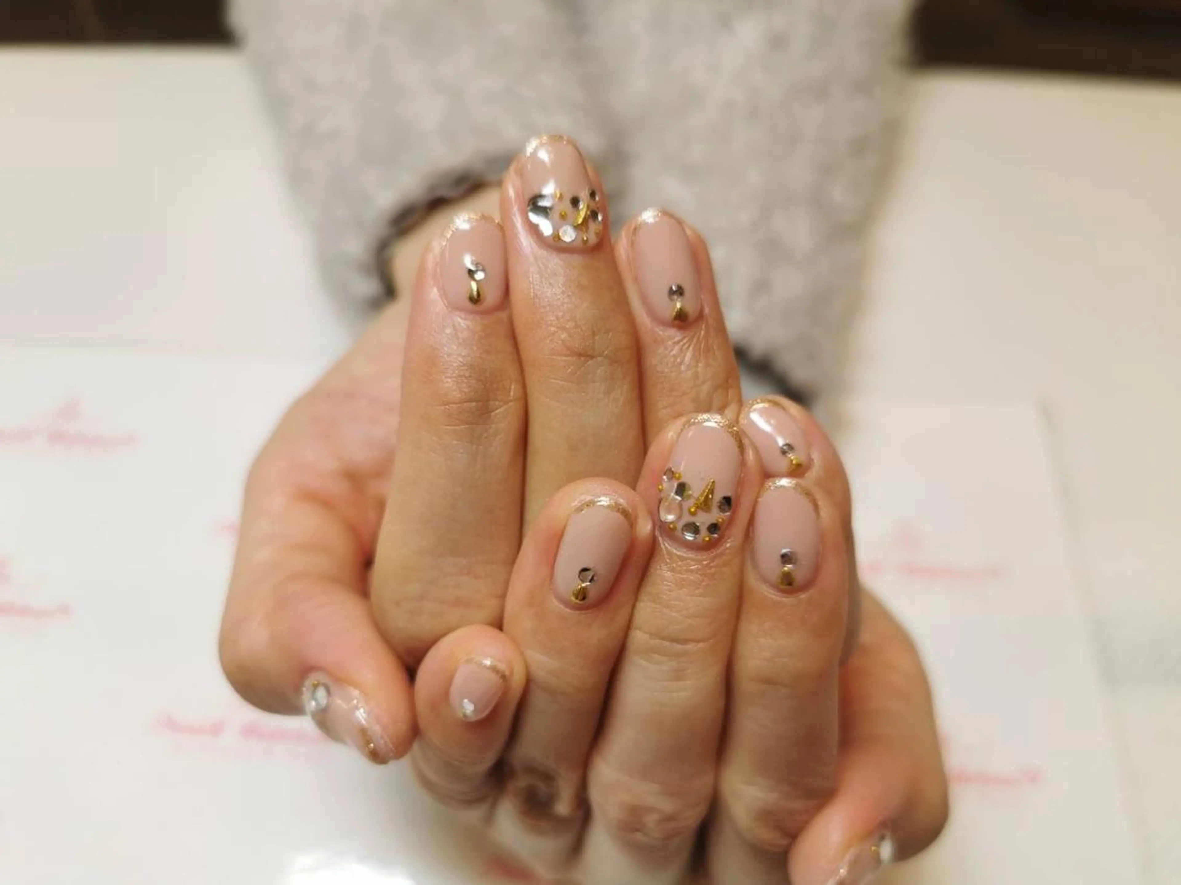 ネイル ネイルリボン 受付スタッフのネイルデザイン