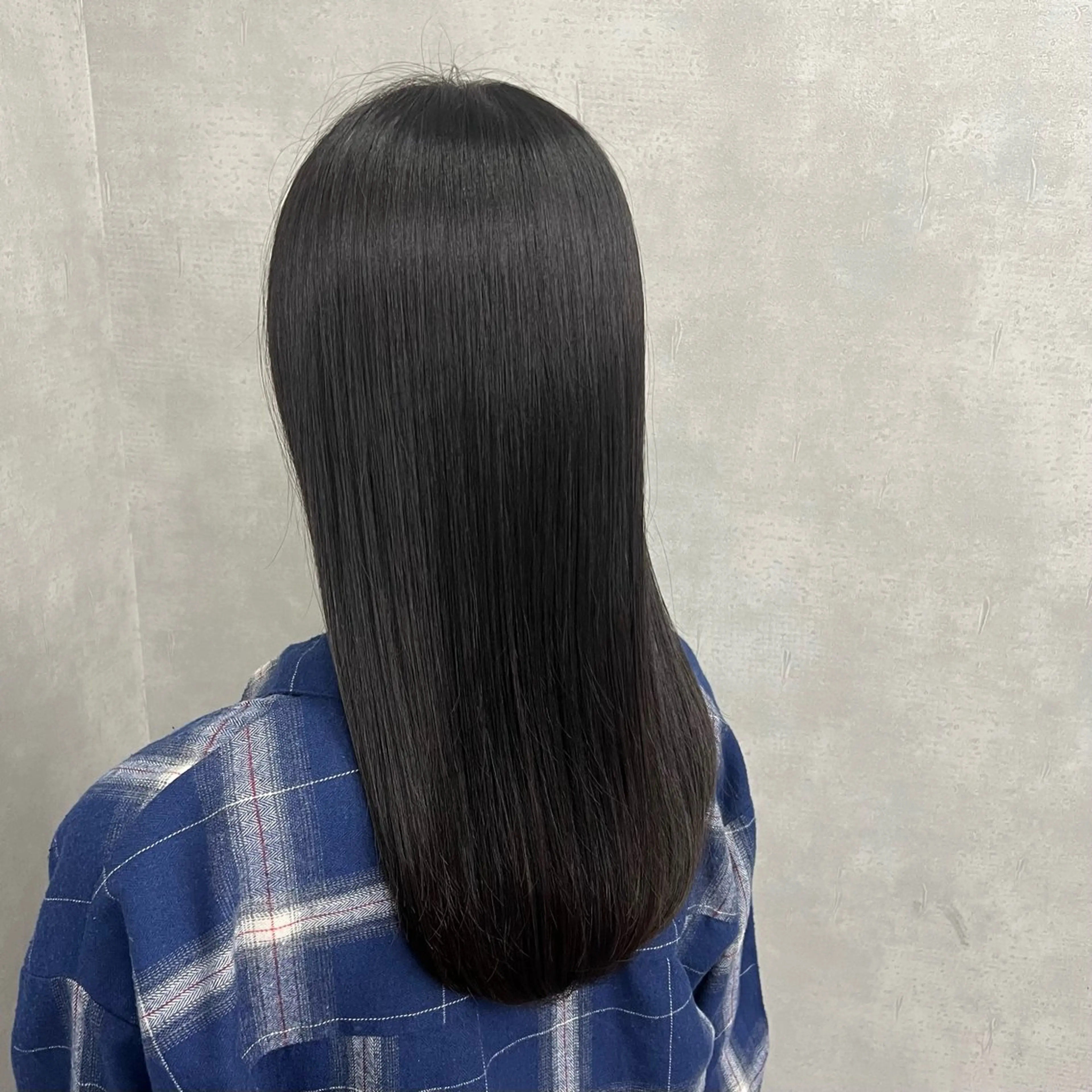 セミロング カラー アッシュ ヘアカラー トリートメント 沖山 友津季のヘアスタイル