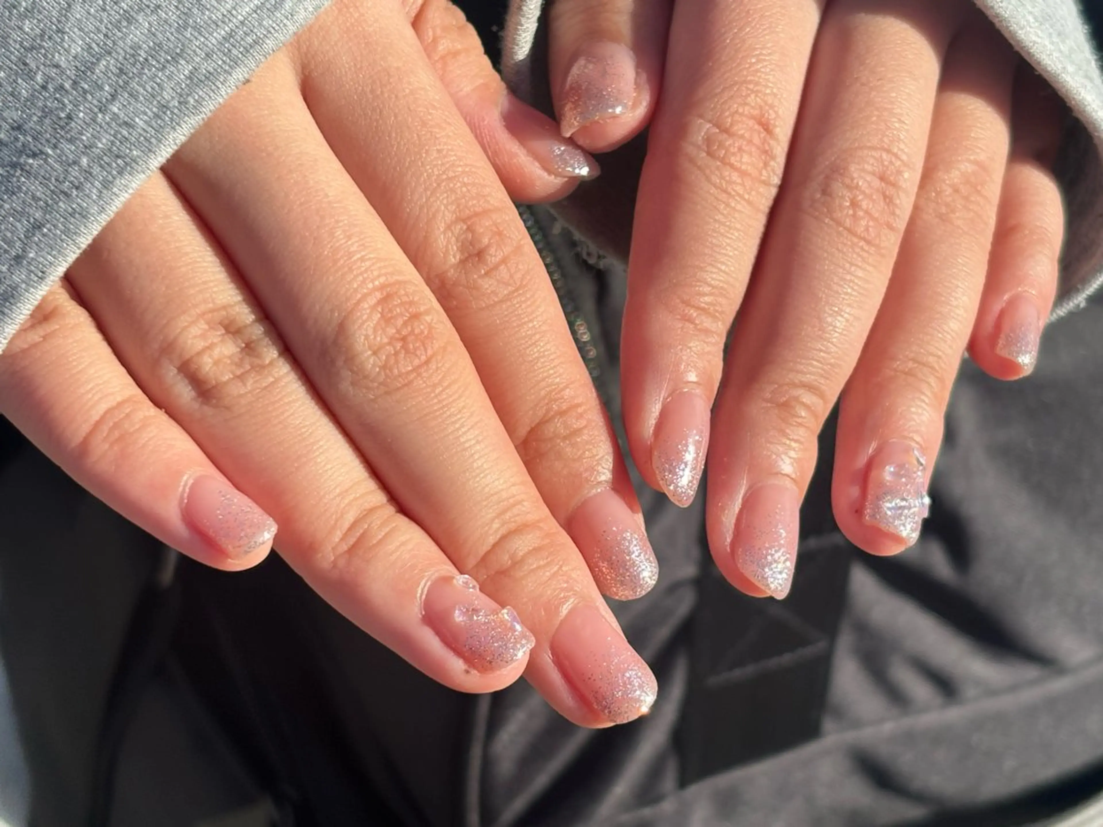 【ご新規様Off無料🪽】カラグラ/ラメグラ🫧クリアベースで仕上げます◎【再来様他店オフ・ベースカラー別途】の写真