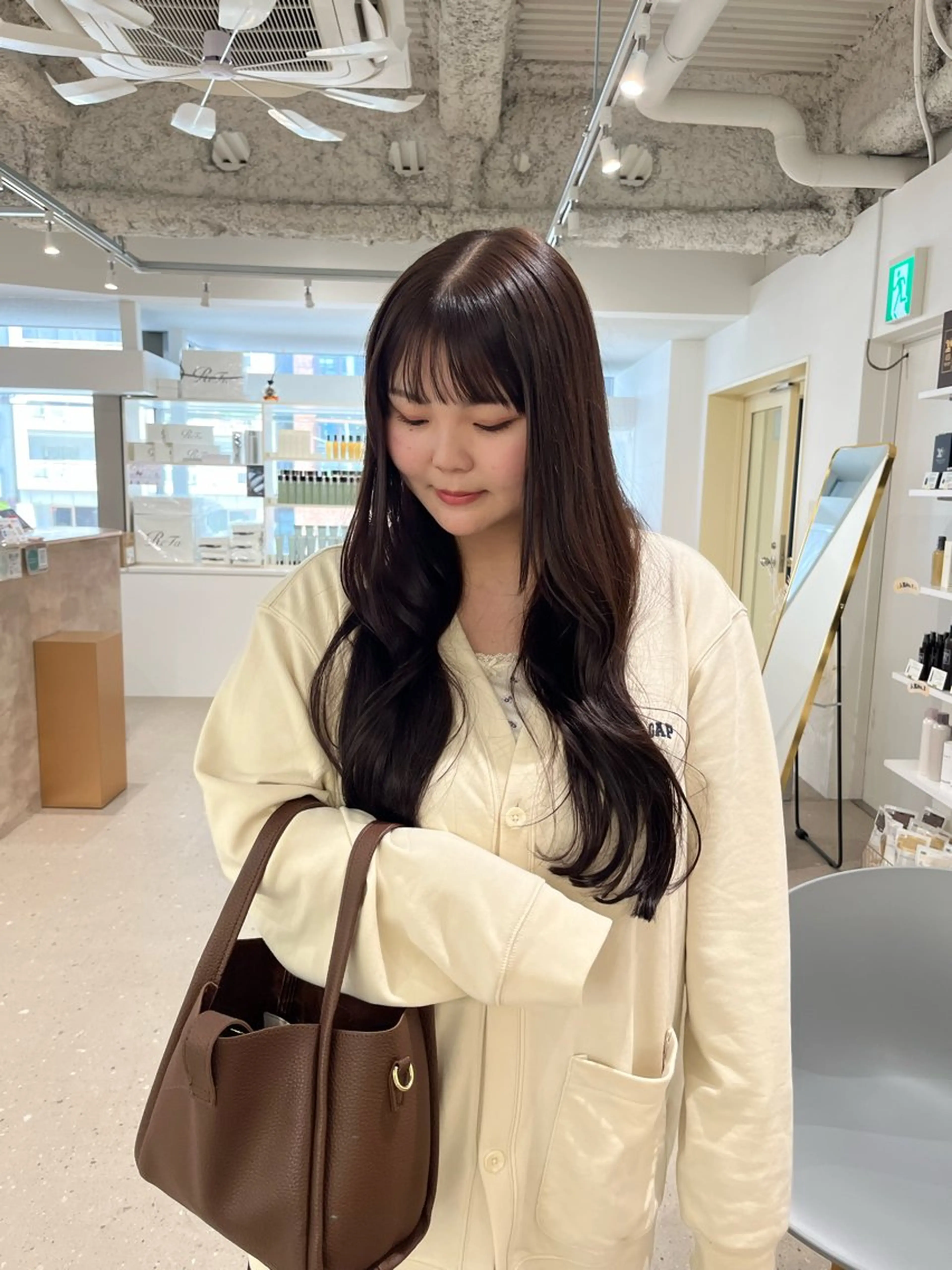 ロング カラー 阪本 桃のヘアスタイル