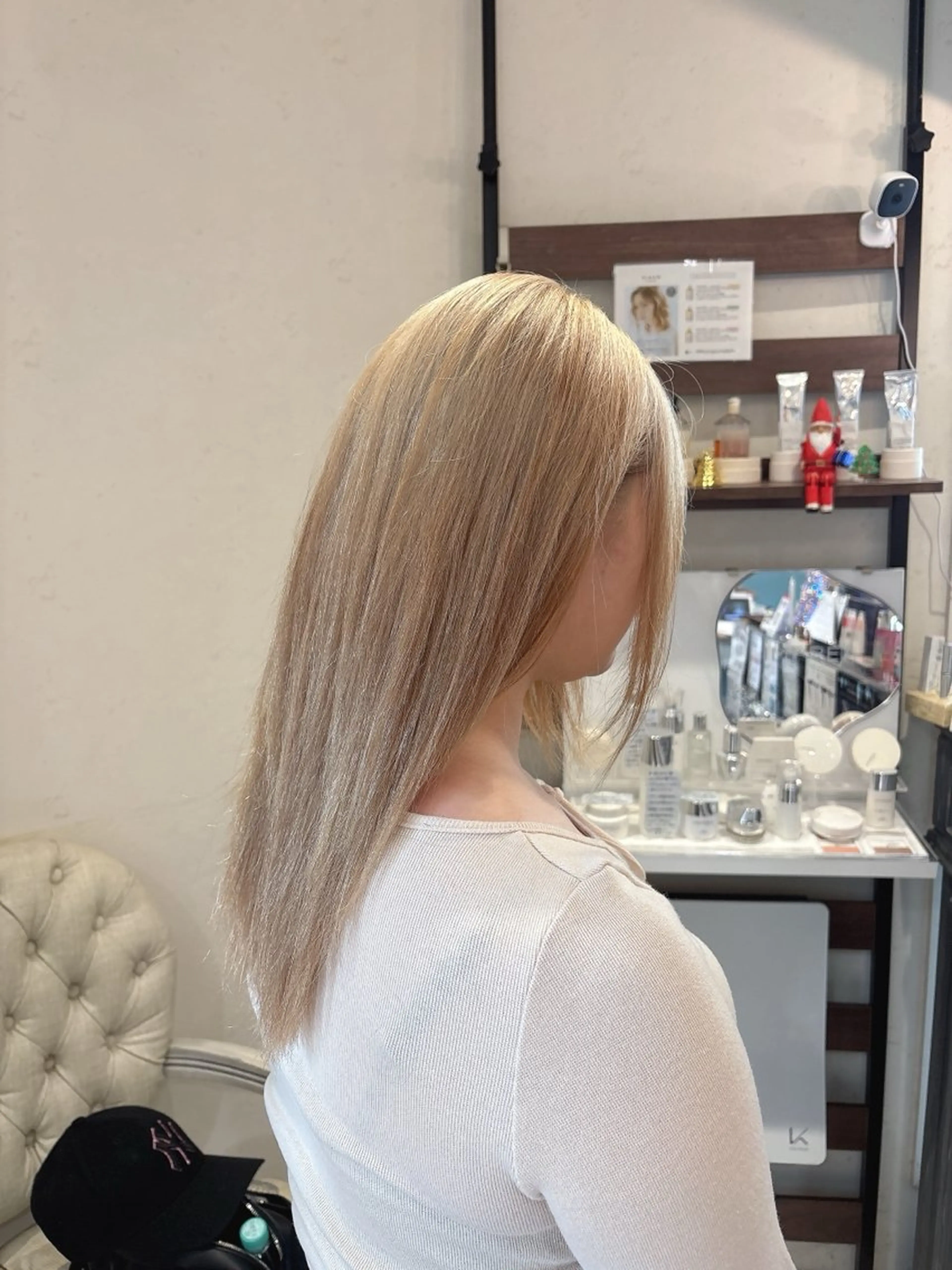 ロング カラー ベージュカラー ハイトーンカラー ハイトーンベージュ ヘアカラー 河野 穂香のヘアスタイル