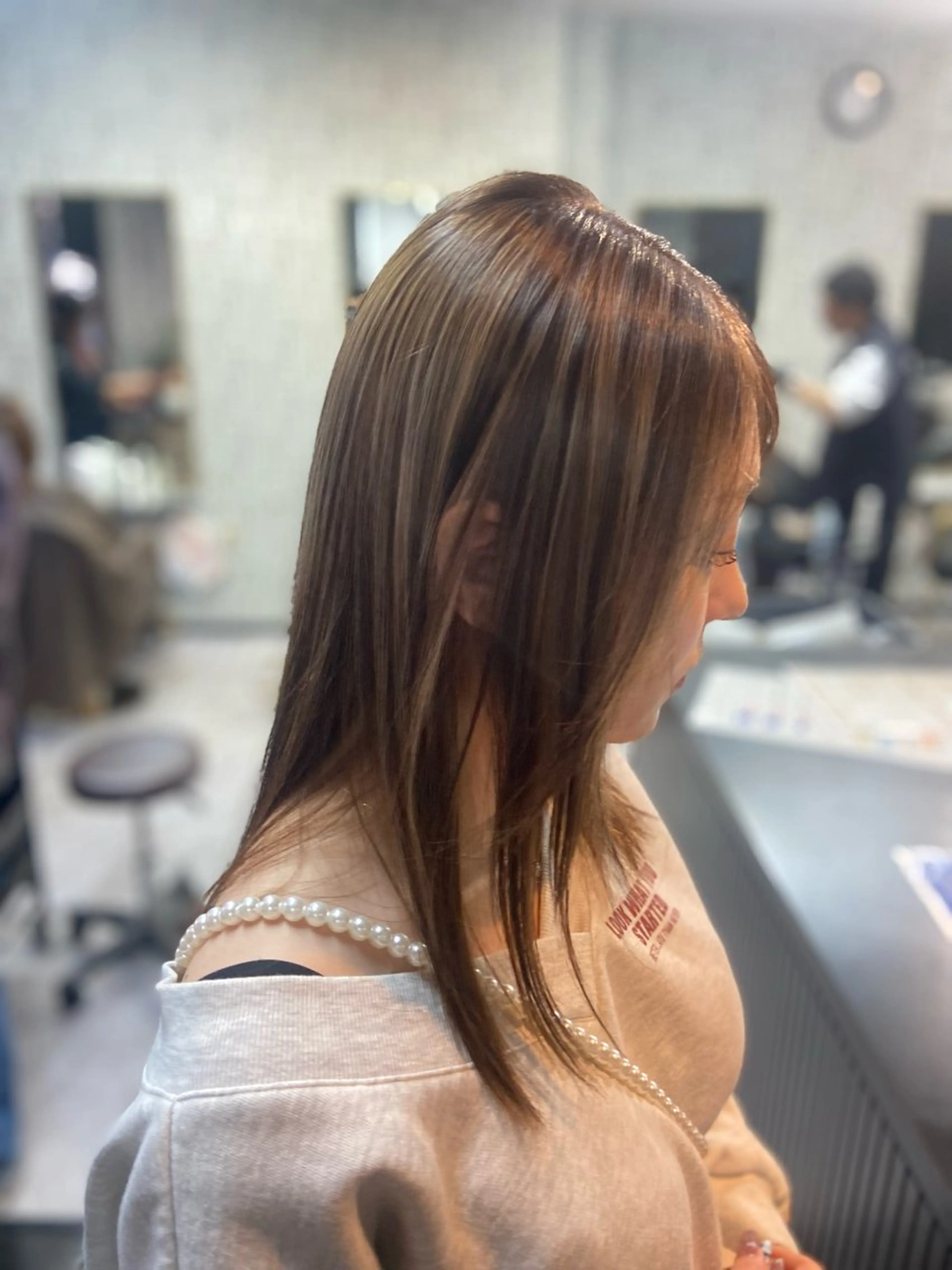 セミロング ハイライト 瀧下 唯のヘアスタイル