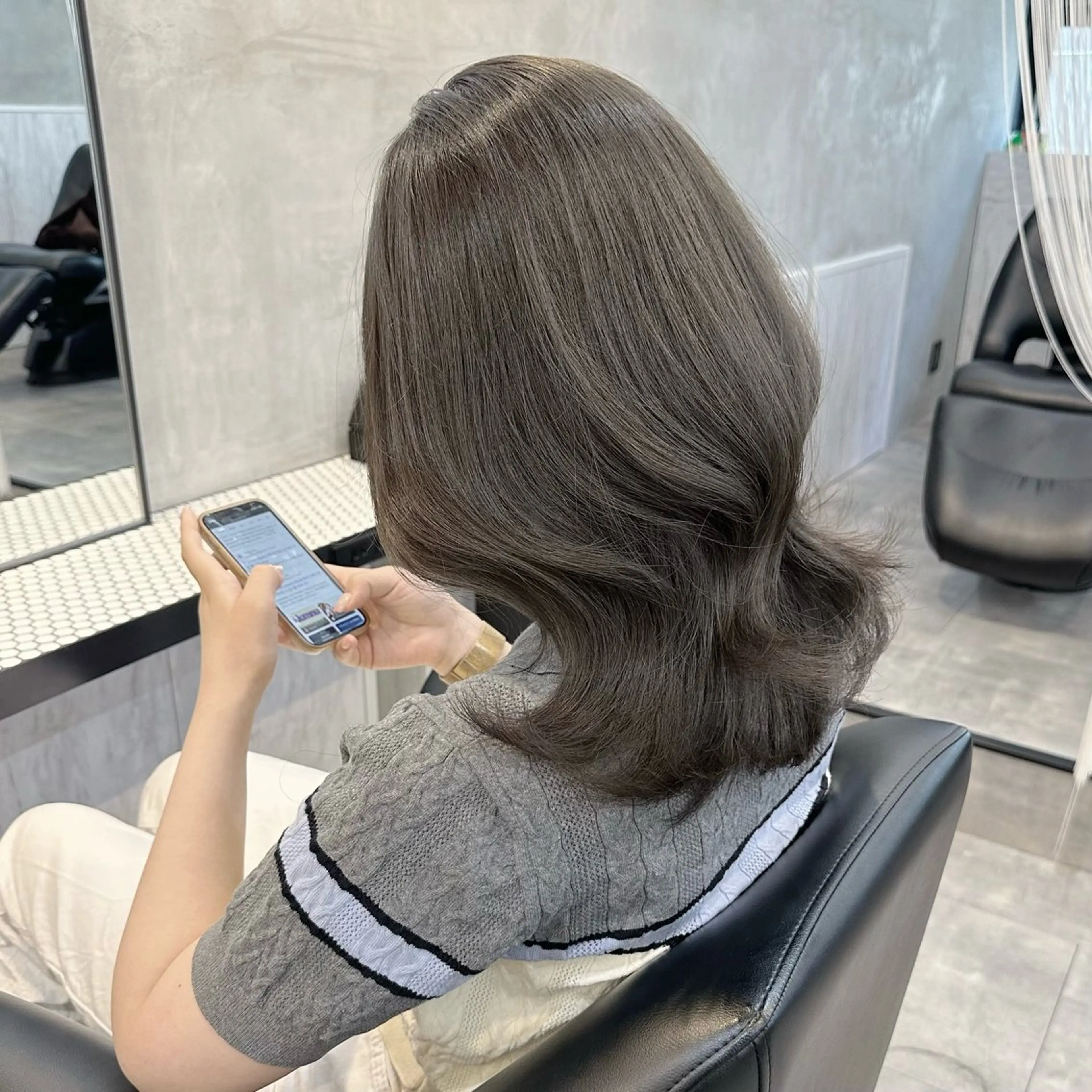 ミディアム カット ヘアカラー トリートメント 🌹ハッシュカット、 レイヤー韓国ヘア🌹のヘアスタイル