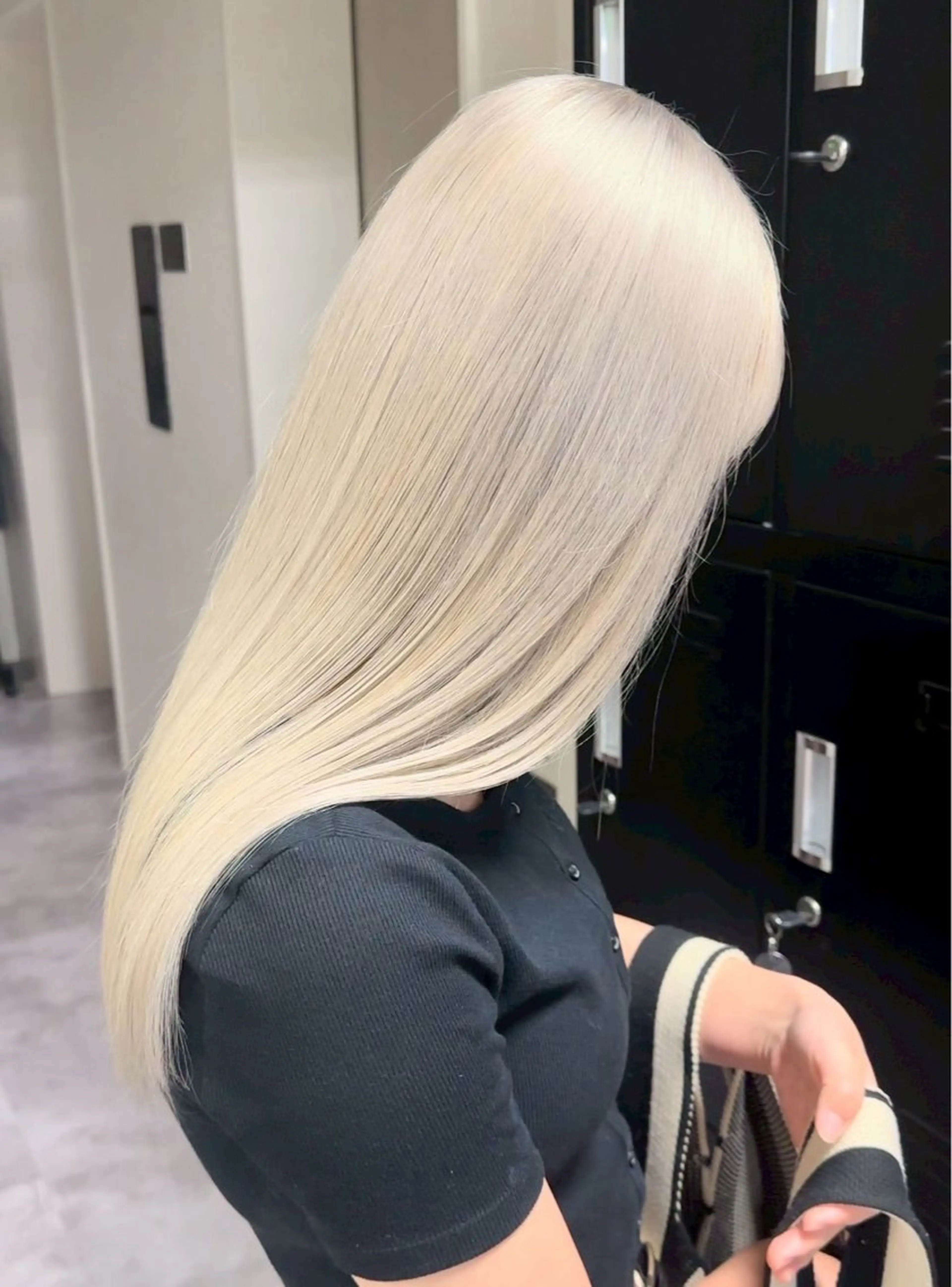 ロング ヘアカラー 溝渕朋也 /髪質改善ストレートのヘアスタイル