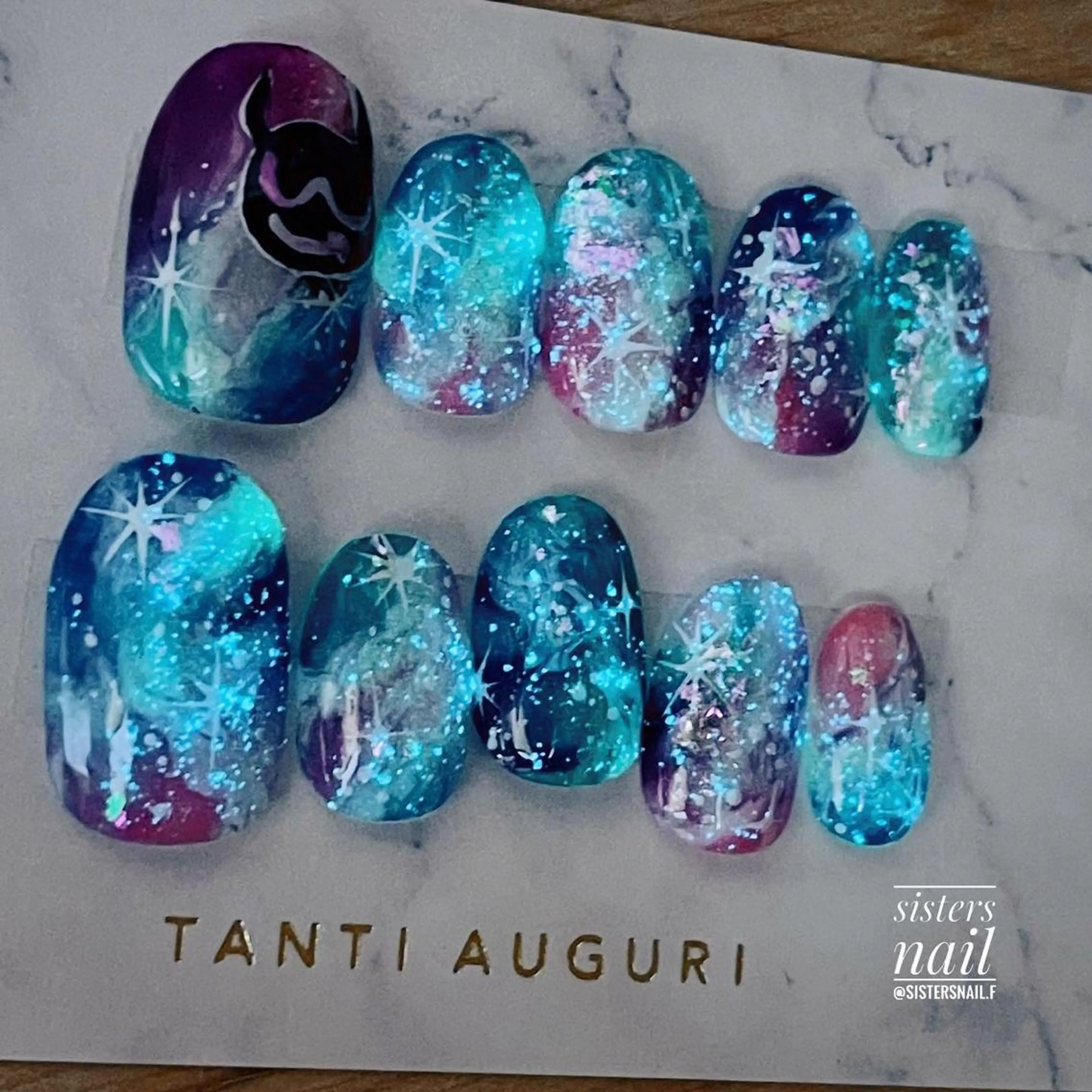 ネイル アートネイル キラキラネイル 夏ネイル ネイルチップ sisters nail.fのネイルデザイン