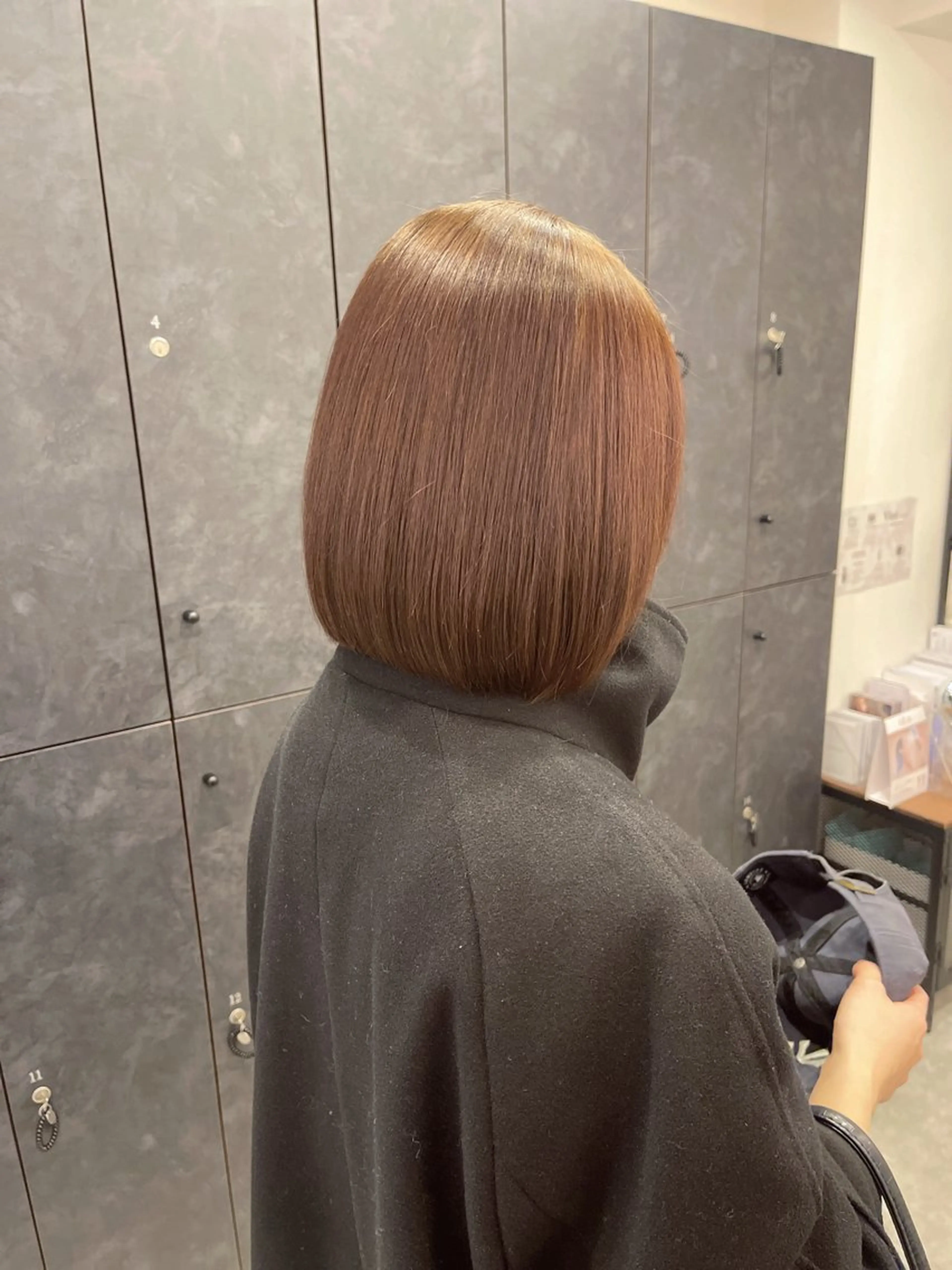 ミディアム カラー TENSHO ハイトーンレイヤーのヘアスタイル