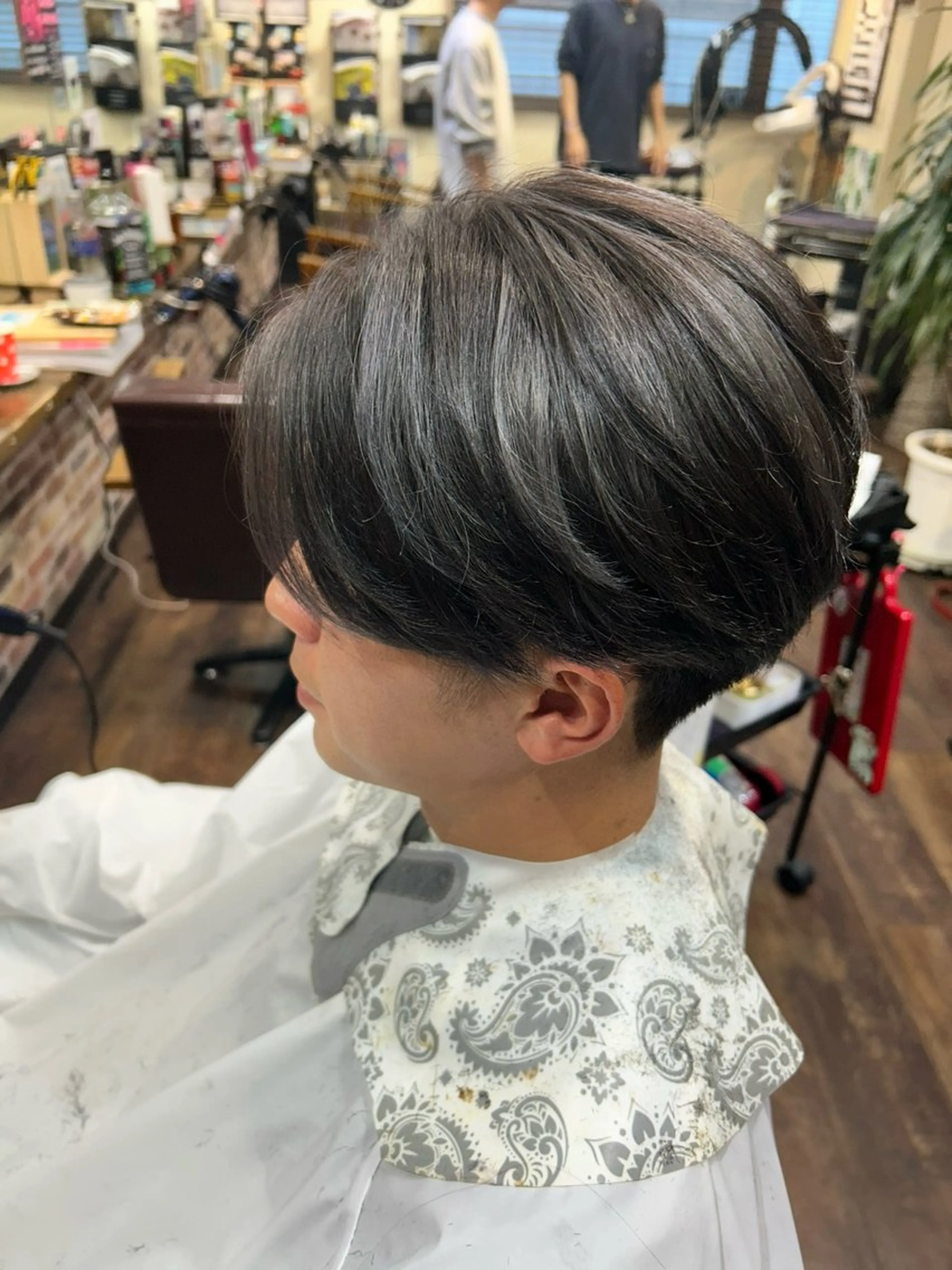 ショート カラー ブリーチ ハイライトカラー メッシュ ハイライト トリートメント ヘアカラー トリートメント 🌴 NALUスタイ リストおKIKU🏄のヘアスタイル