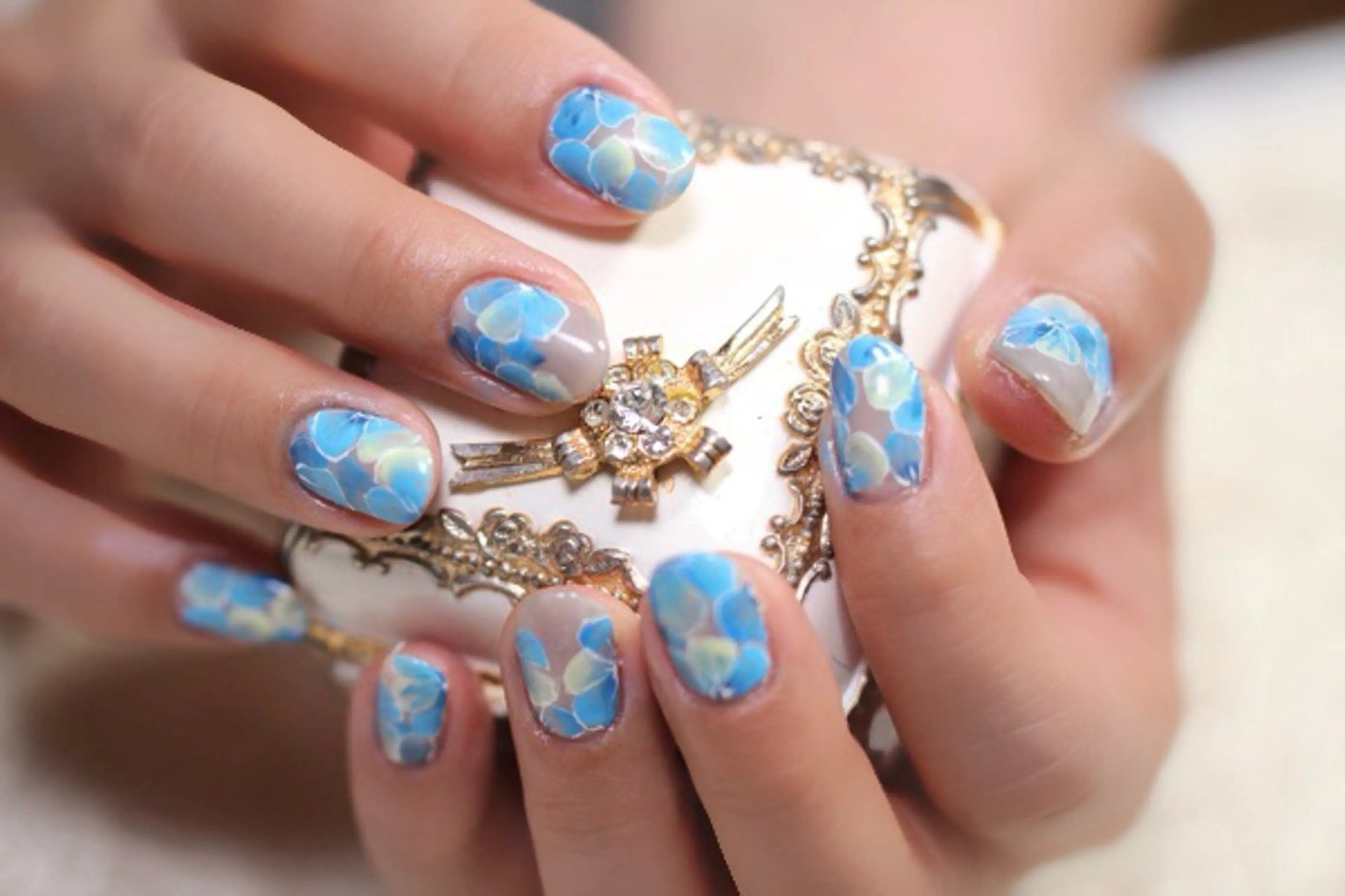 ネイル フラワーネイル ジェルネイル ニュアンスネイル ママリンド　志村坂上店所属・しみ えんのネイルデザイン