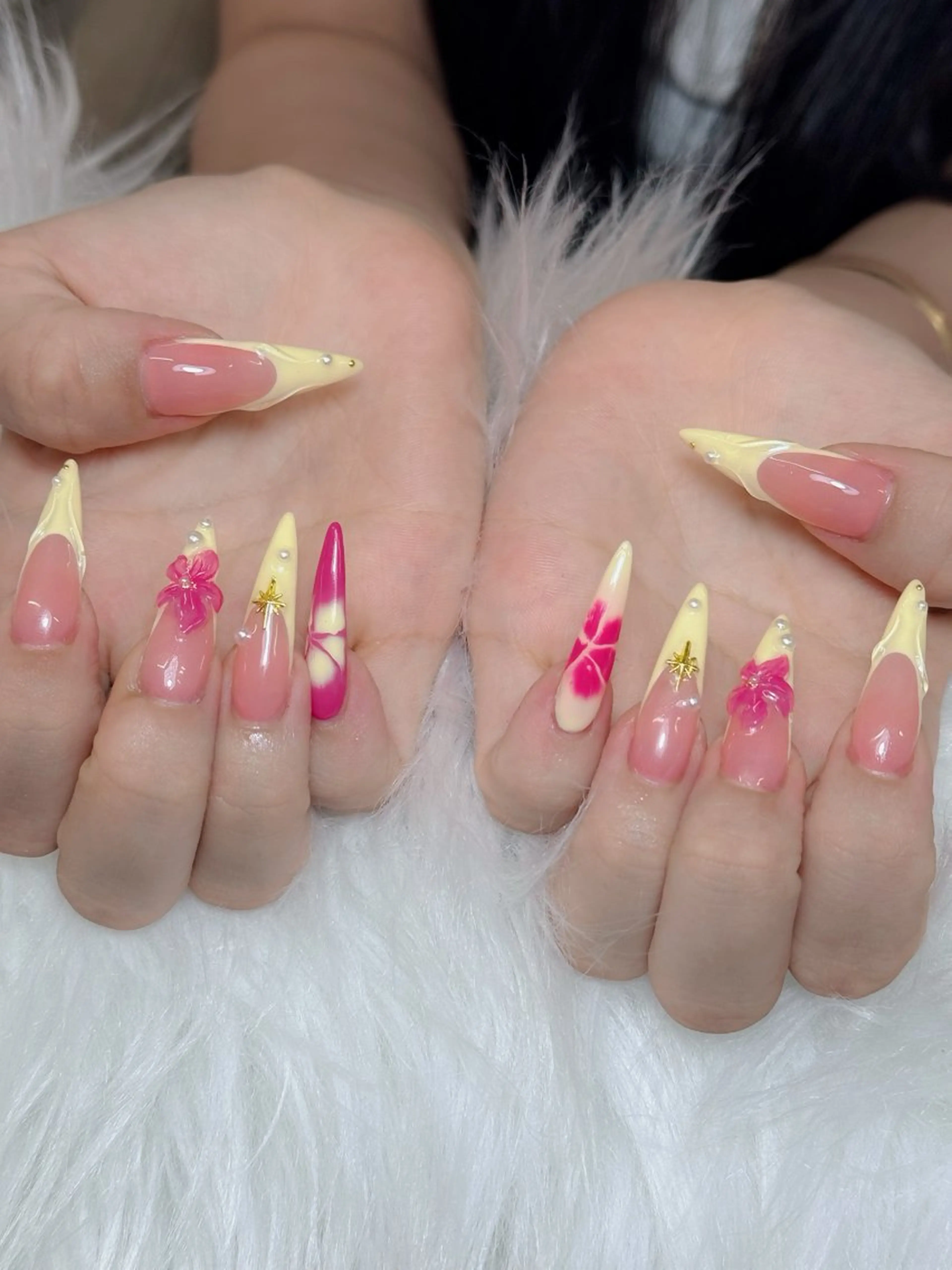 ネイル オーロラネイル チークネイル フットネイル フレンチネイル 韓国ネイル ハンドネイル Lumi Nail 新大久保3‘のネイルデザイン