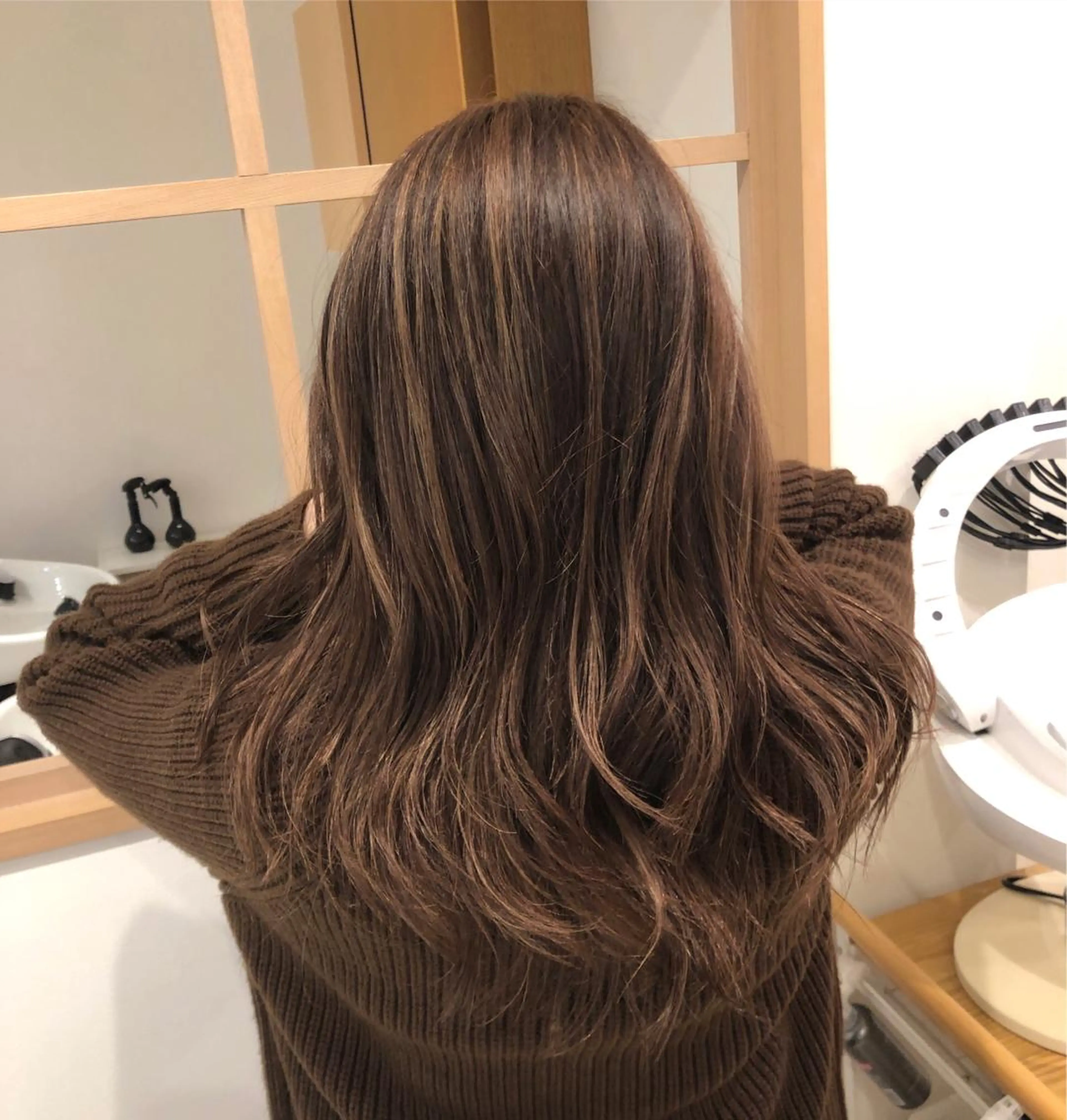 ミディアム カラー パーマ ヘアアレンジ ケアカラー 透明感カラー ハイライトカラー ハイトーンカラー 外国人風カラー ヘアカラー トリートメント 【ツヤ髪美容師】 ツダケイスケのヘアスタイル