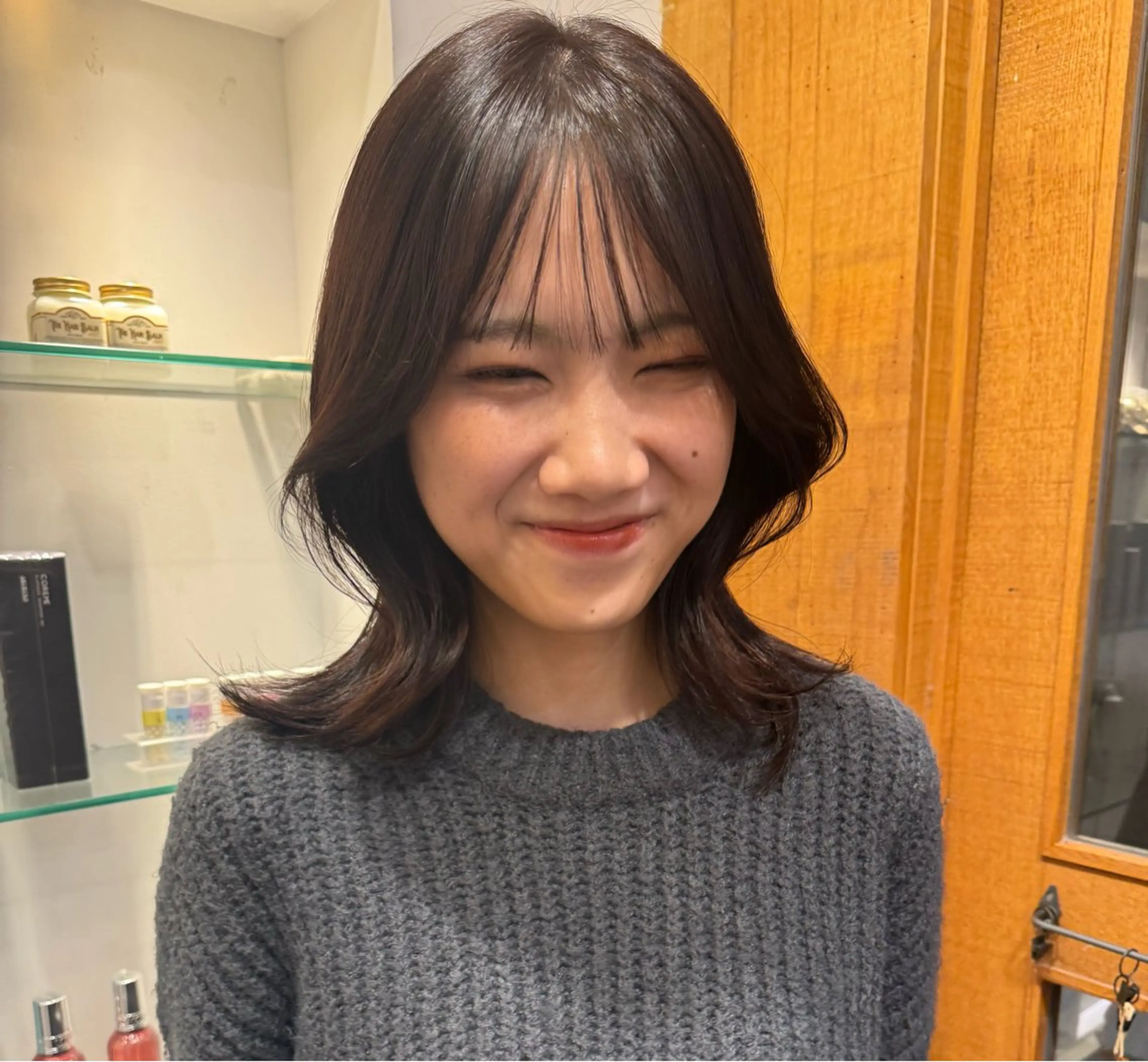 セミロング ヘアカラー 岡元 綺良のヘアスタイル