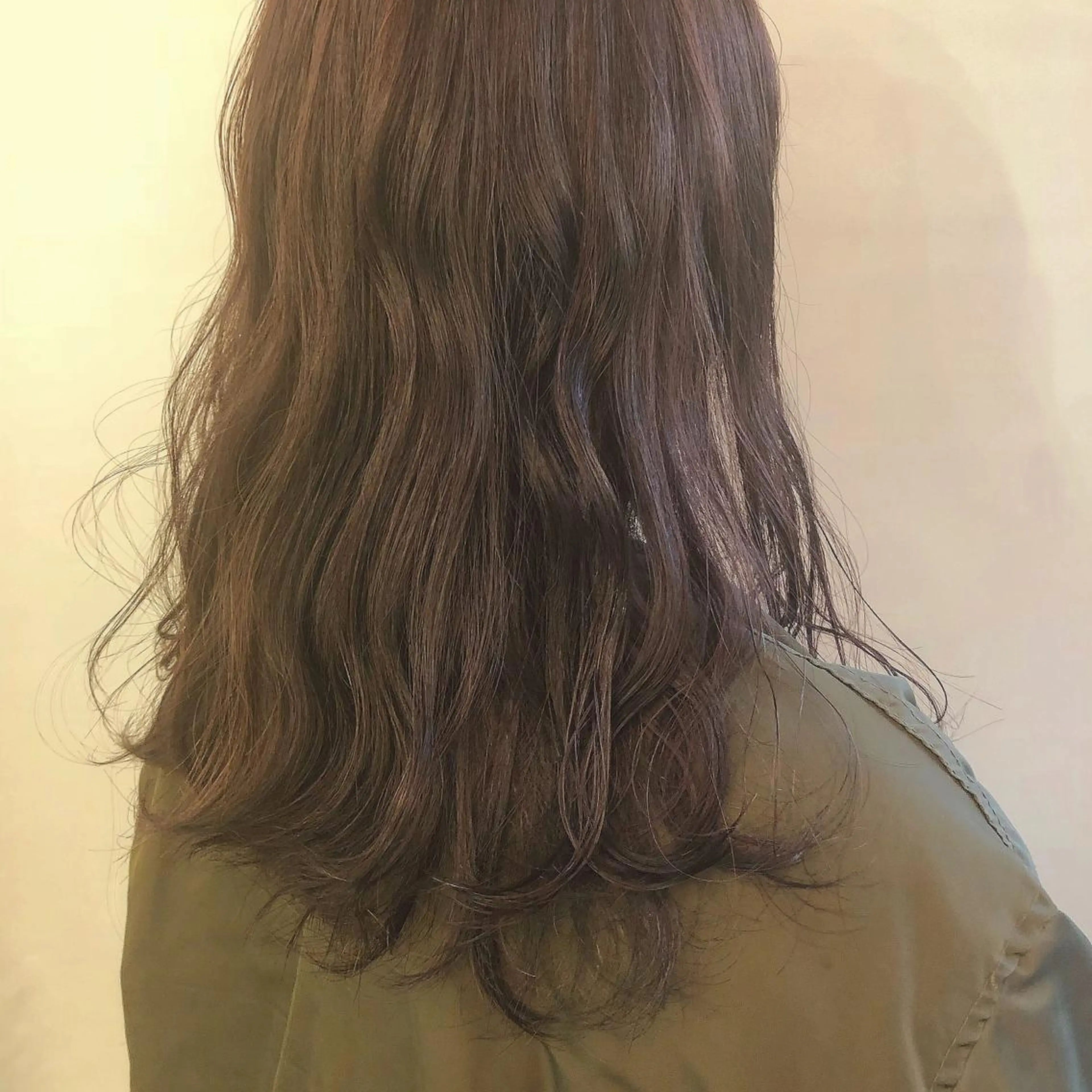 ミディアム パープルカラー 齋藤 咲のヘアスタイル