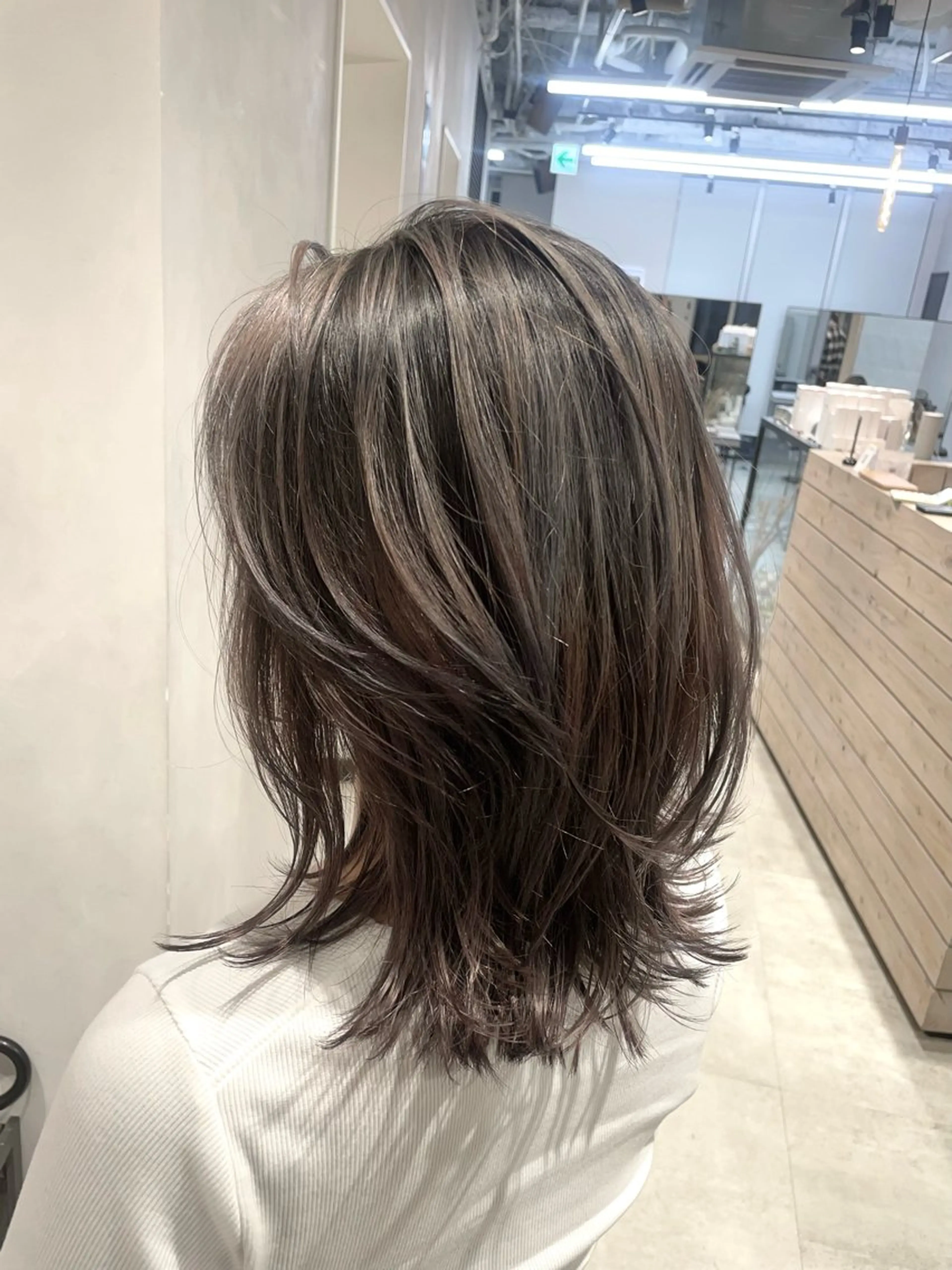 ミディアム レイヤーカット トリートメント カット ヘアカラー トリートメント 透明感カラー✨艶髪 制作🌱山根あゆみのヘアスタイル