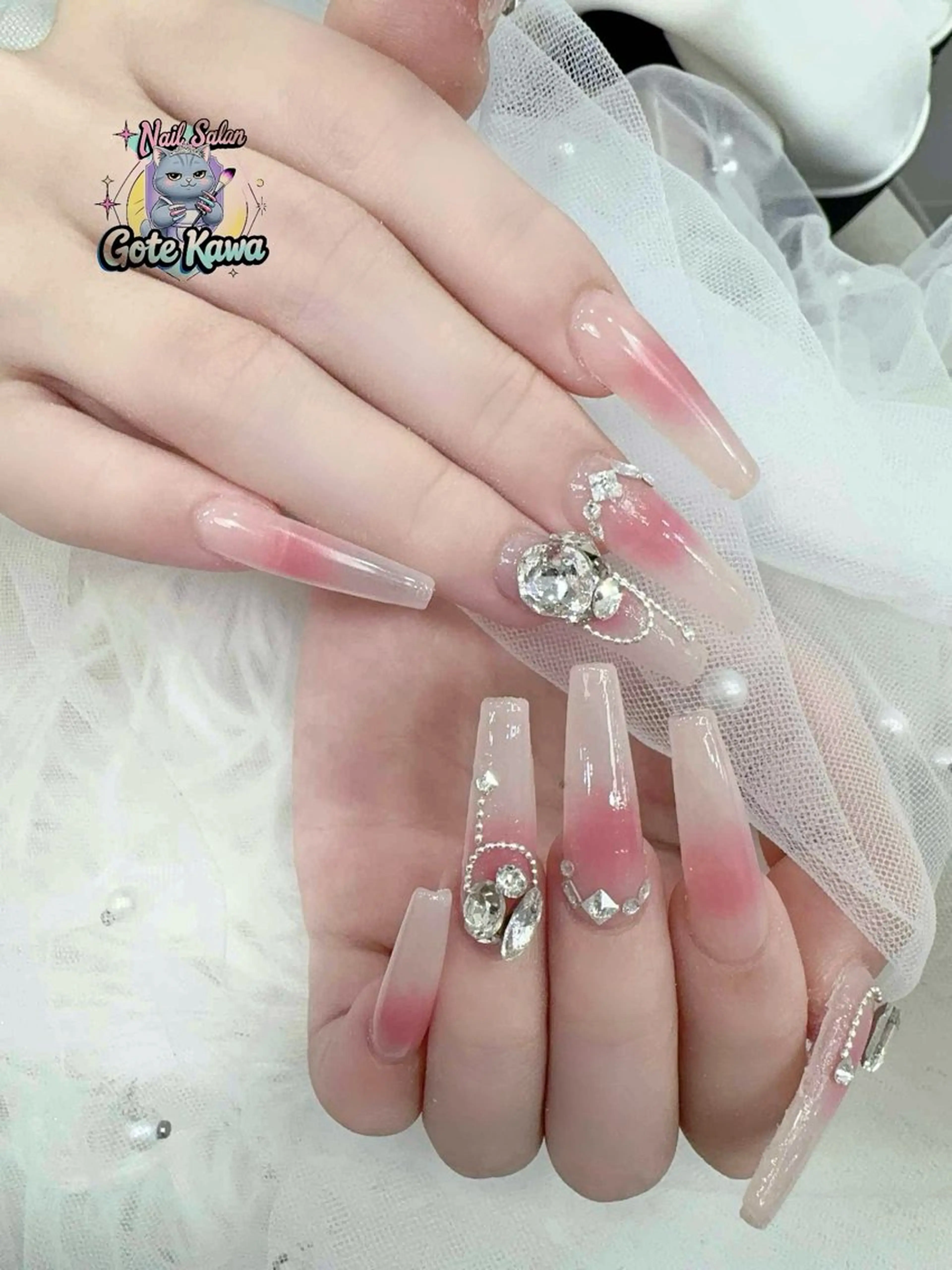 ネイル キラキラネイル 韓国ネイル スカルプネイル ハンドネイル ハンドケア GOTE KAWA Nail Salon(ゴテかわ)所属・Gote Kawa nail salonのネイルデザイン