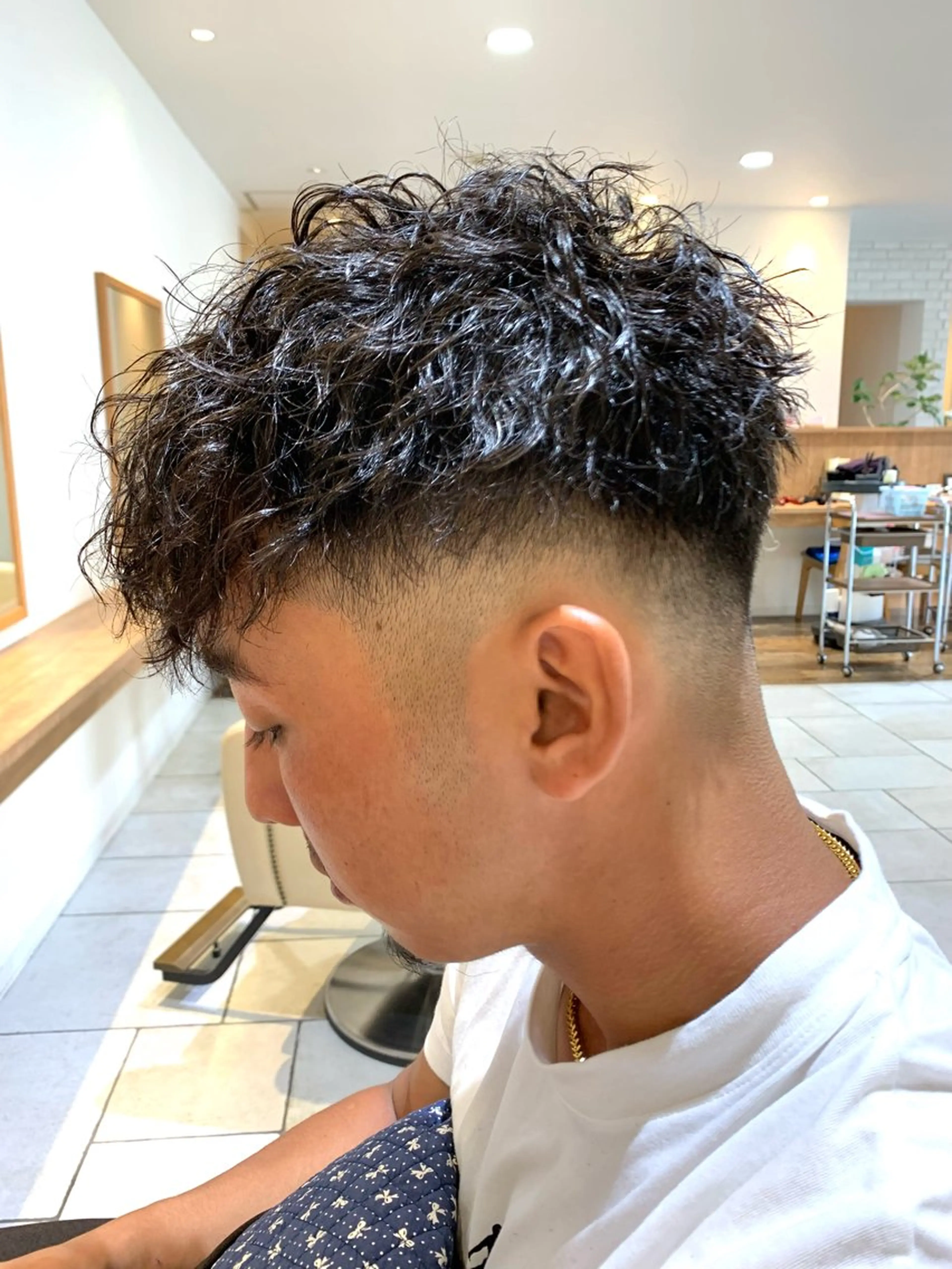 ショート パーマ メンズ フェードカット NEUER BARBER所属・柏木 美優のヘアスタイル