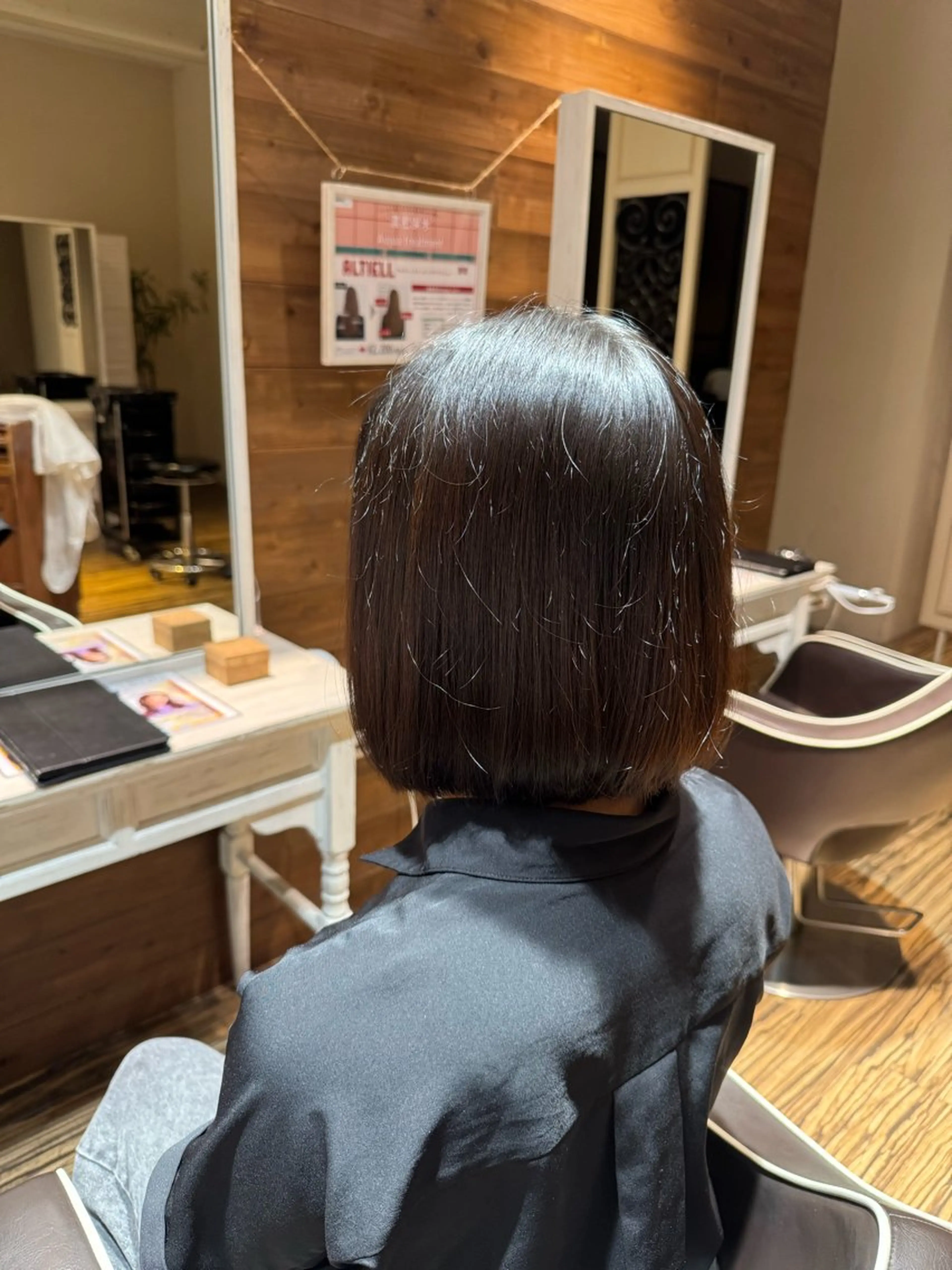 ミディアム ハイトーン/レイヤー SHUNのヘアスタイル