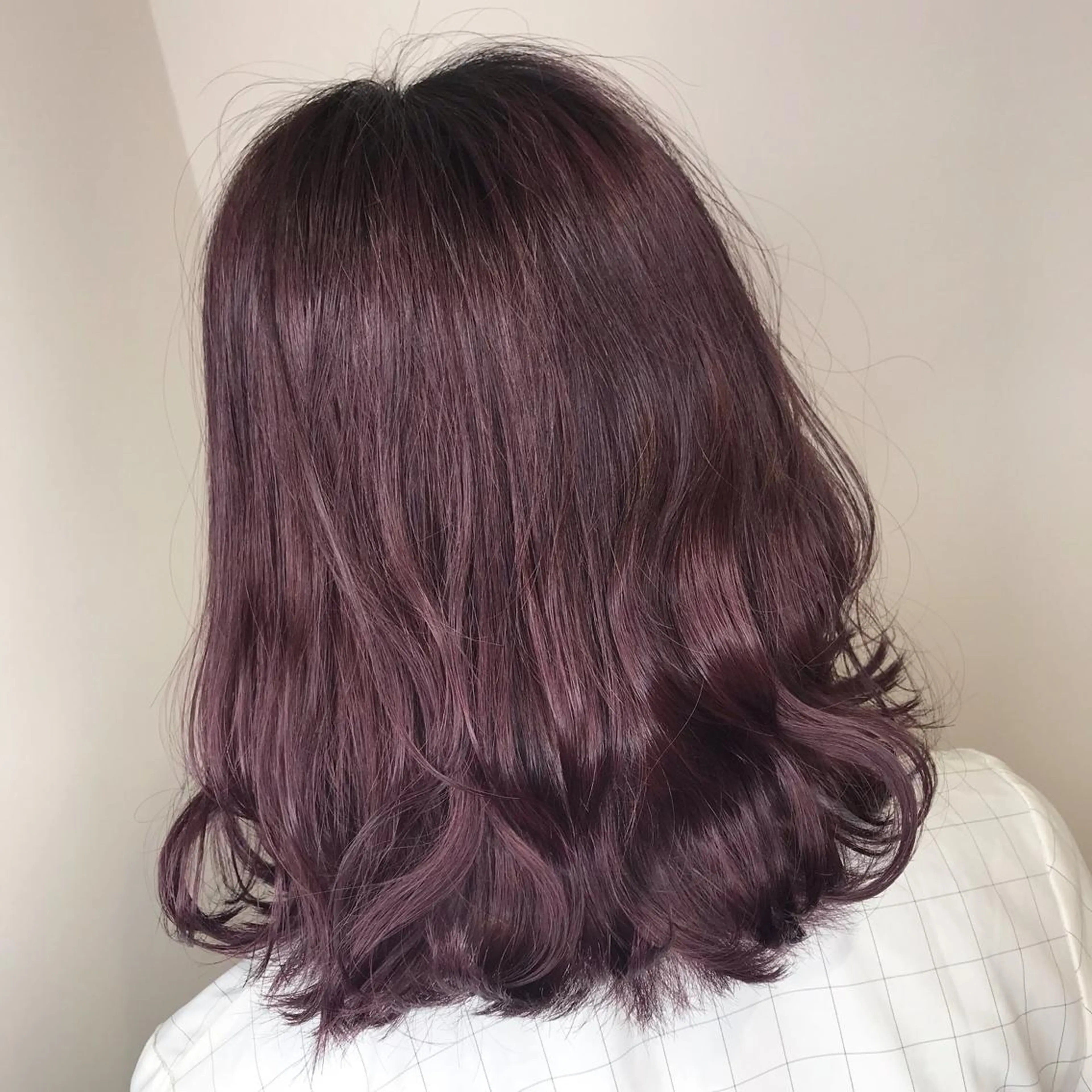 ショート カラー アッシュ アッシュグレー アッシュグレージュ バレイヤージュ ブリーチ AMI Hair  supply所属・髪質改善カラー 韓国風レイヤーのヘアスタイル