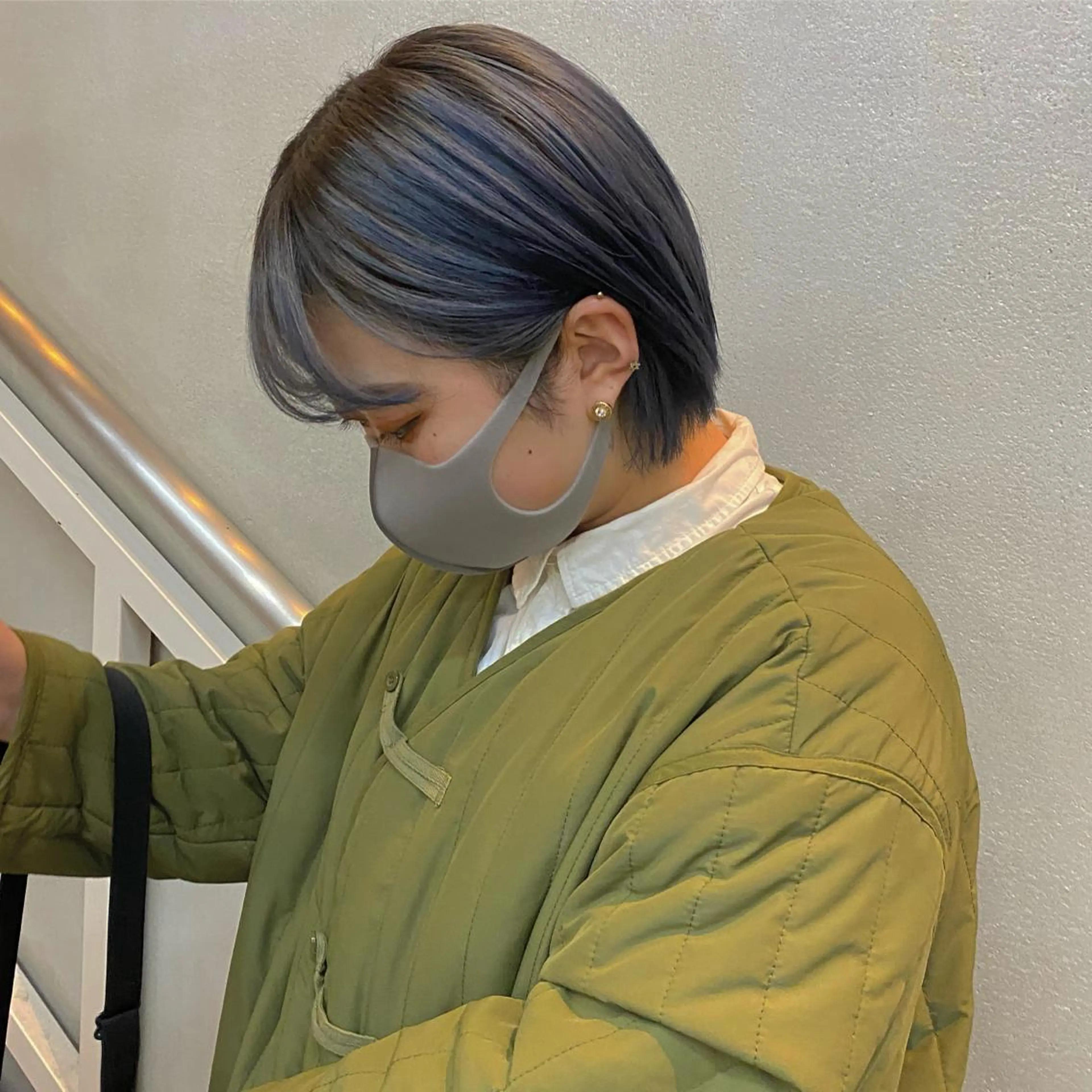 ショート カラー ブルーカラー カット ヘアカラー トリートメント ウルフカット 811 大阪梅田 ウルフのヘアスタイル