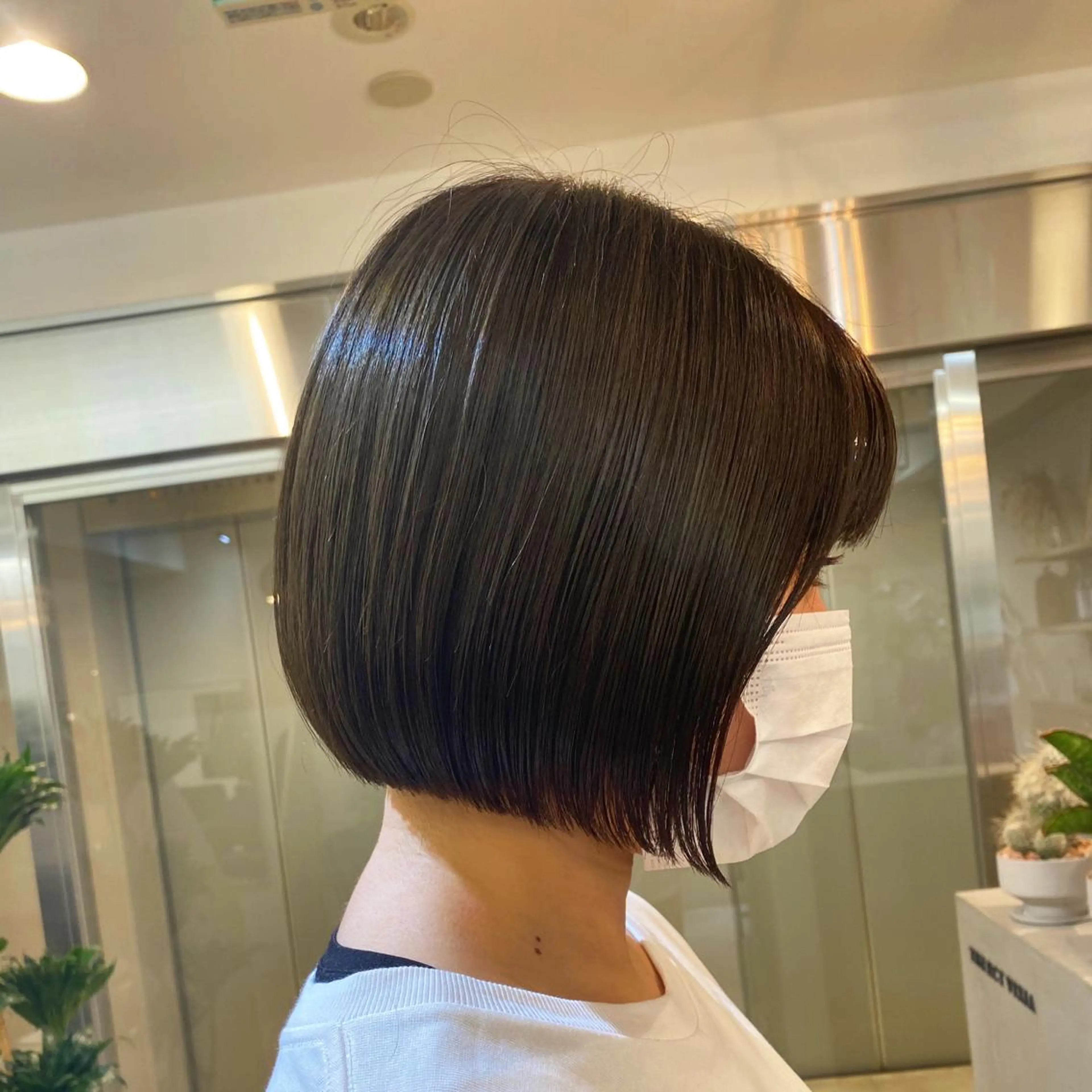 ショート カラー ネイル マツエク・マツパ 前下がりボブ ボブ カット 縮毛矯正 ボブ、縮毛矯正👑 心斎橋/高城涼也のヘアスタイル