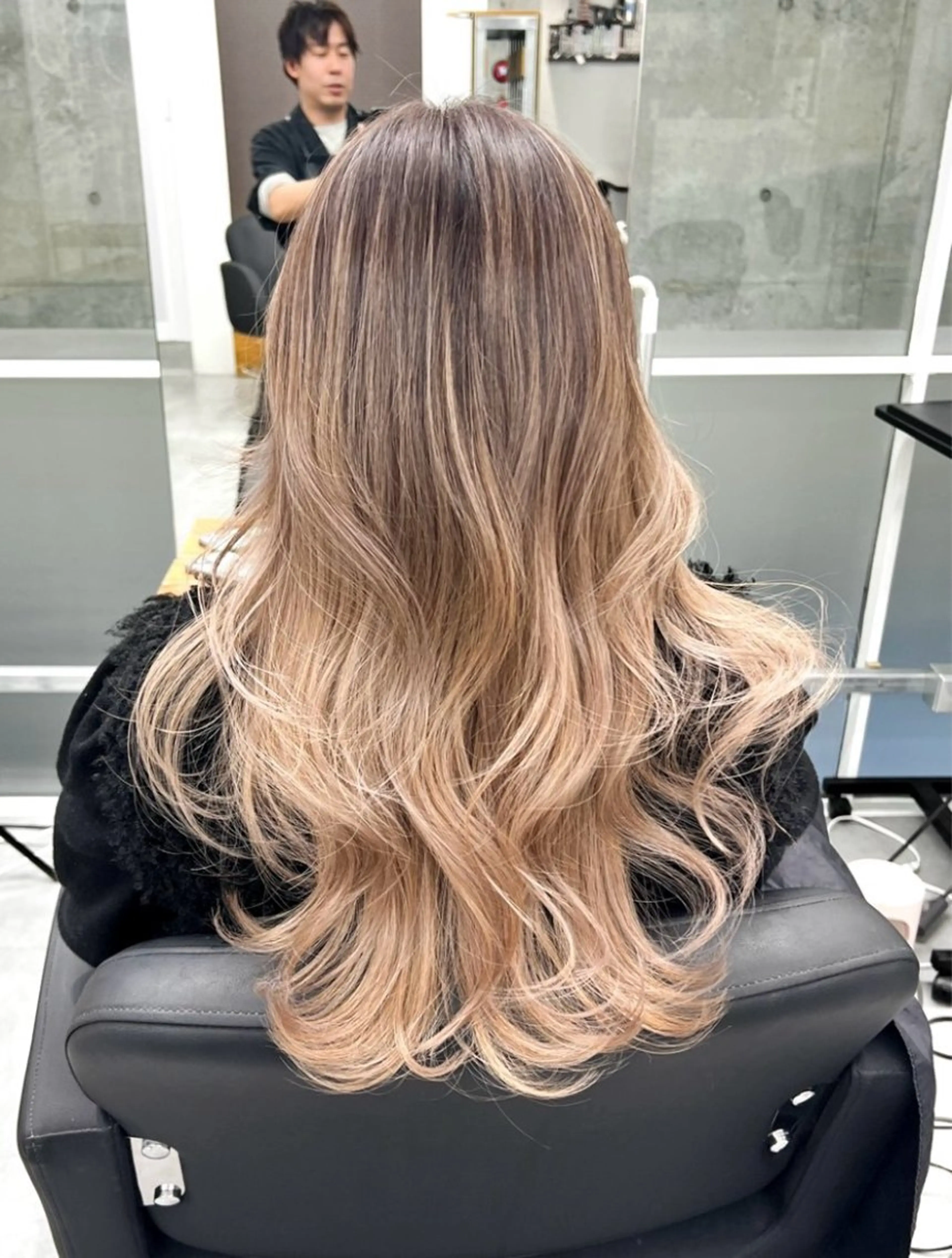 ロング カラー ブリーチ ケアブリーチ ダブルカラー ハイトーンカラー Kotoko🖤/海 外/バレイヤージュのヘアスタイル