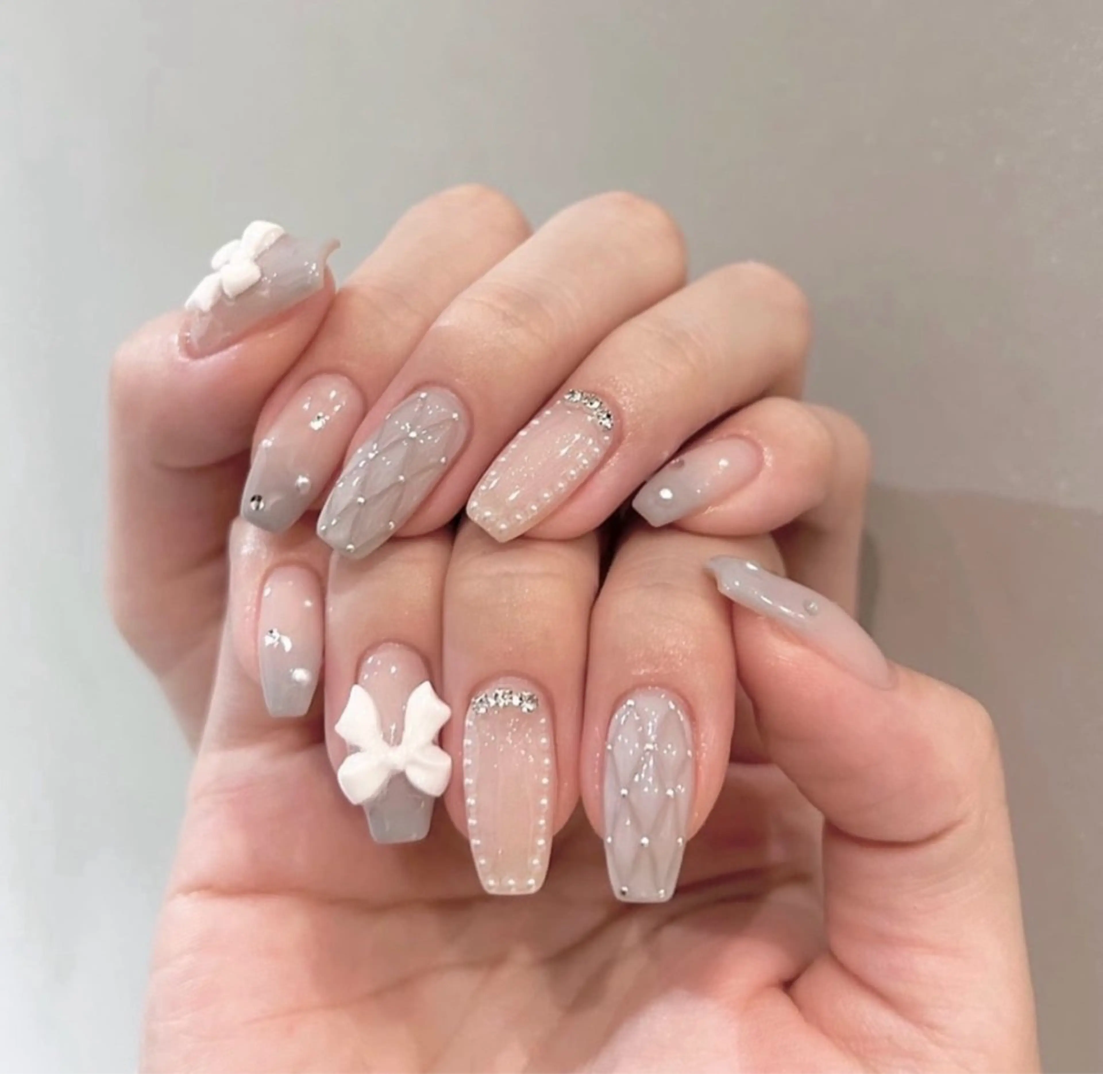 ネイル キラキラネイル マグネットネイル ミラーネイル ニュアンスネイル シンプルネイル ハンドネイル Tira Nailのネイルデザイン