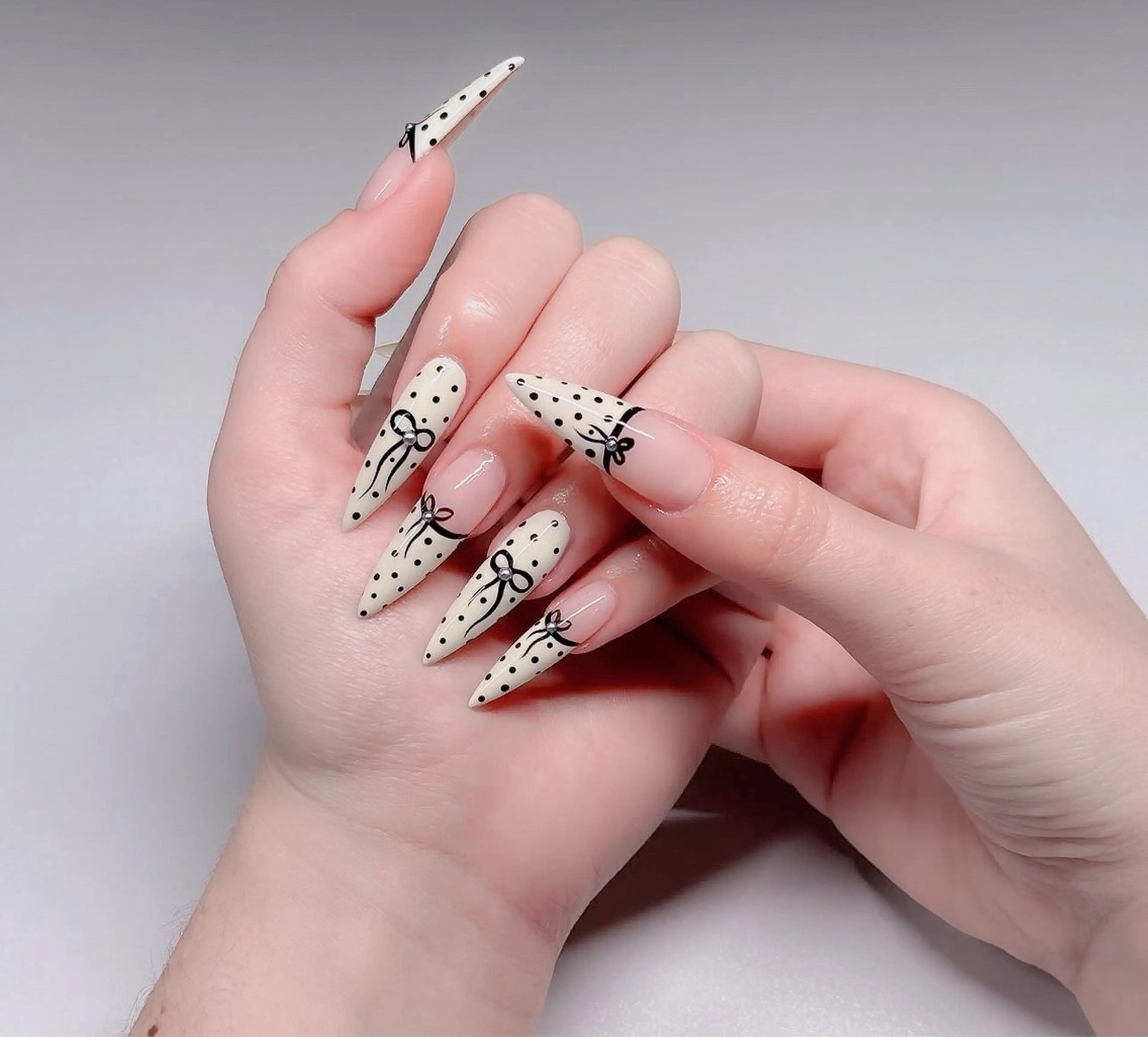 ネイル オーロラネイル フレンチネイル ジェルネイル ハロウィン キラキラネイル ハンドネイル H.baby Nail Salonのネイルデザイン