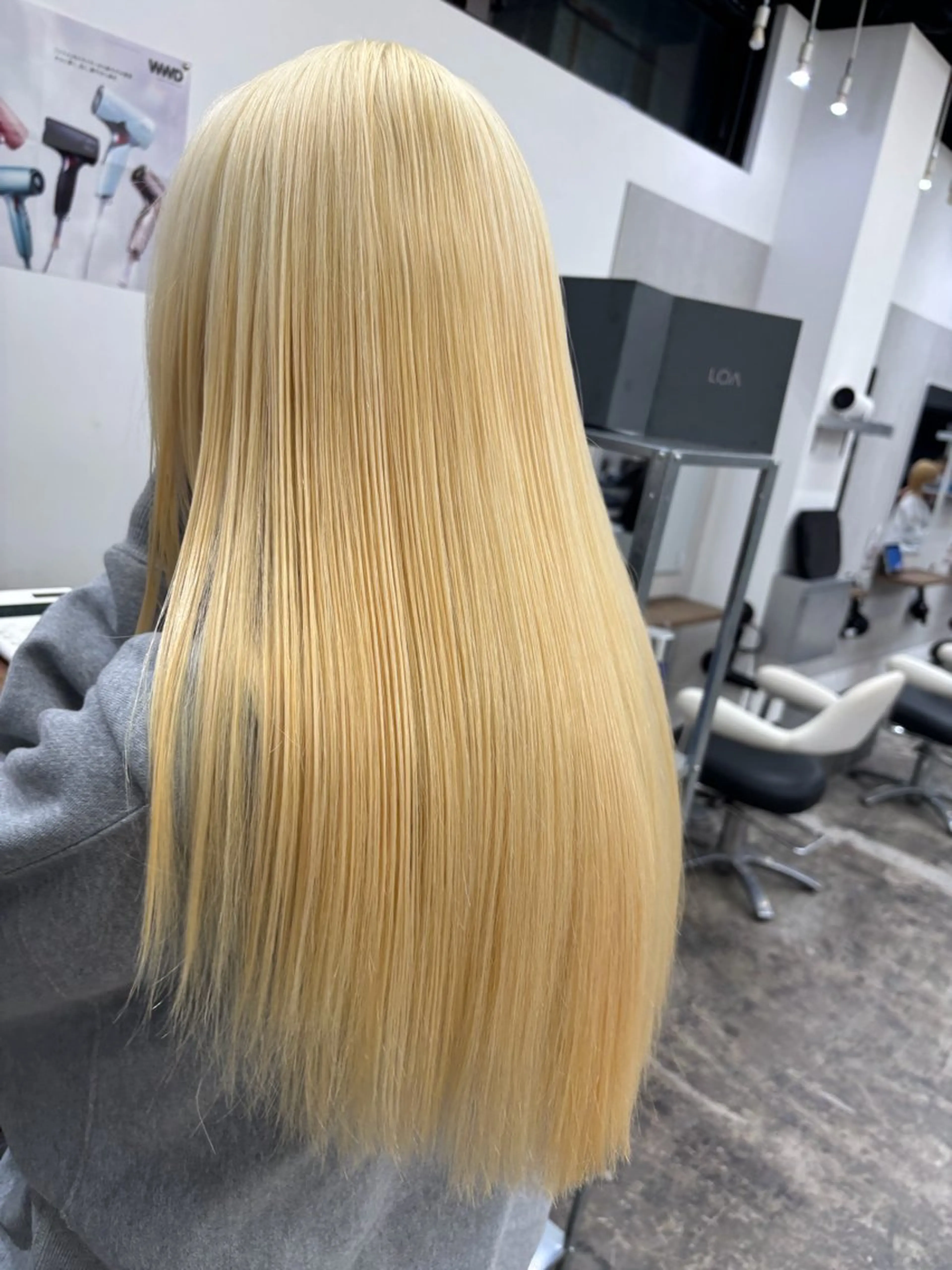 ロング カラー ヘアカラー ハイトーンカラー🐬 えりかのヘアスタイル