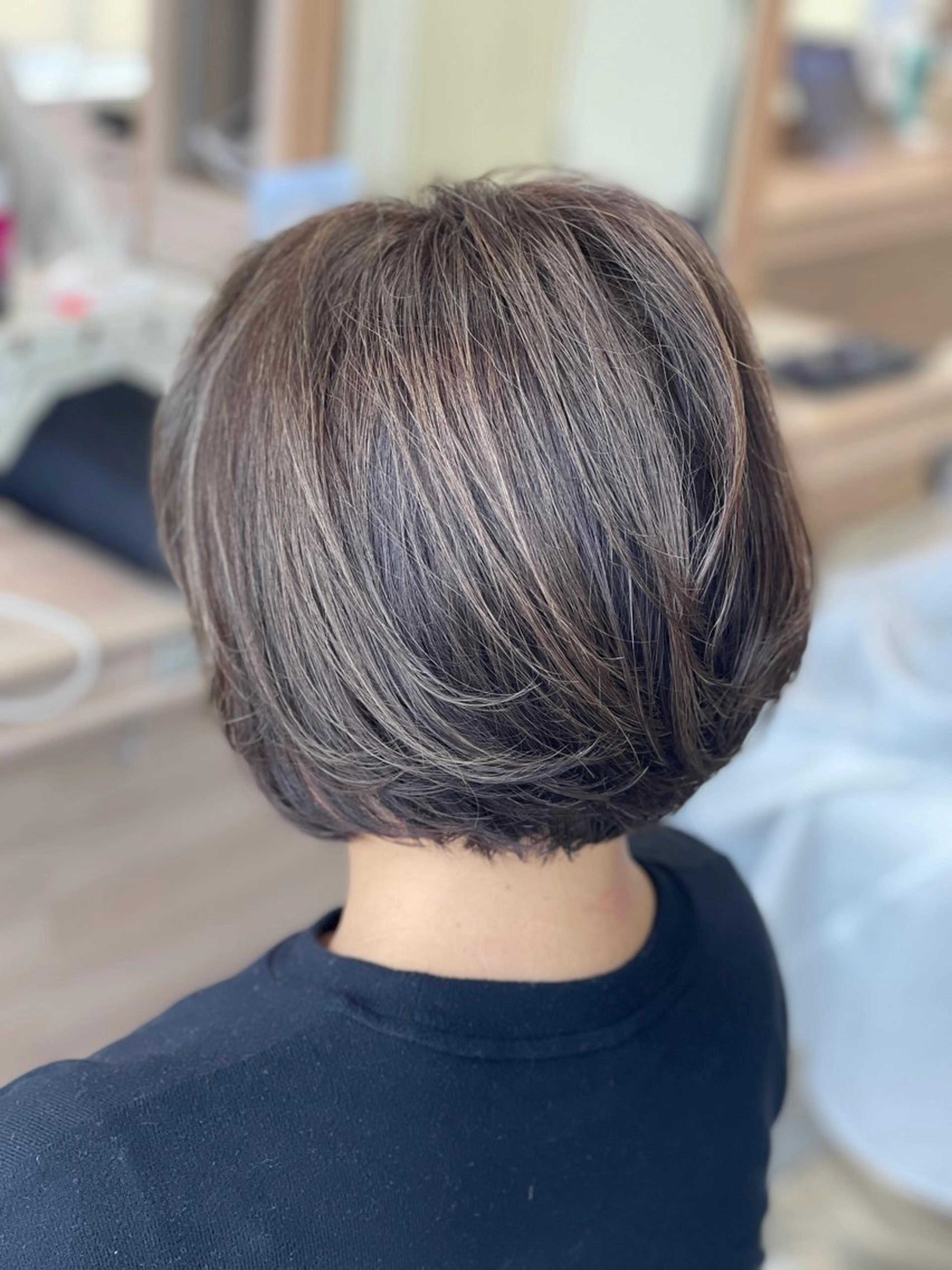 ショート ボブレイヤー ボブ レイヤーカット カット ヘアカラー 藤原 亜美🤍のヘアスタイル