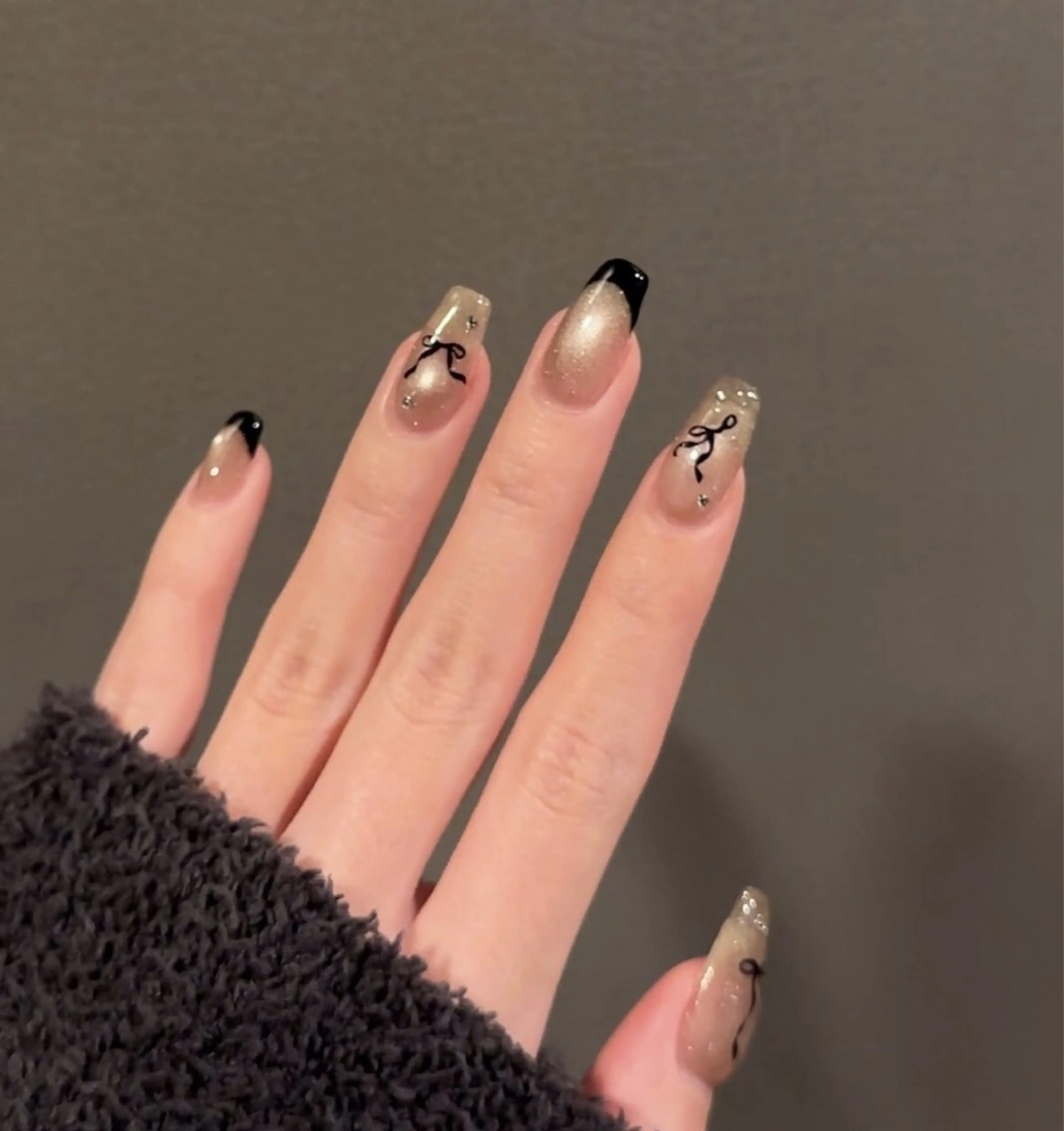 ネイル 長さ出し グラデーション キラキラネイル 韓国ネイル ラメ(グリッター) ハンドネイル ハンドケア Chisa Nail Studio所属・チ サのネイルデザイン