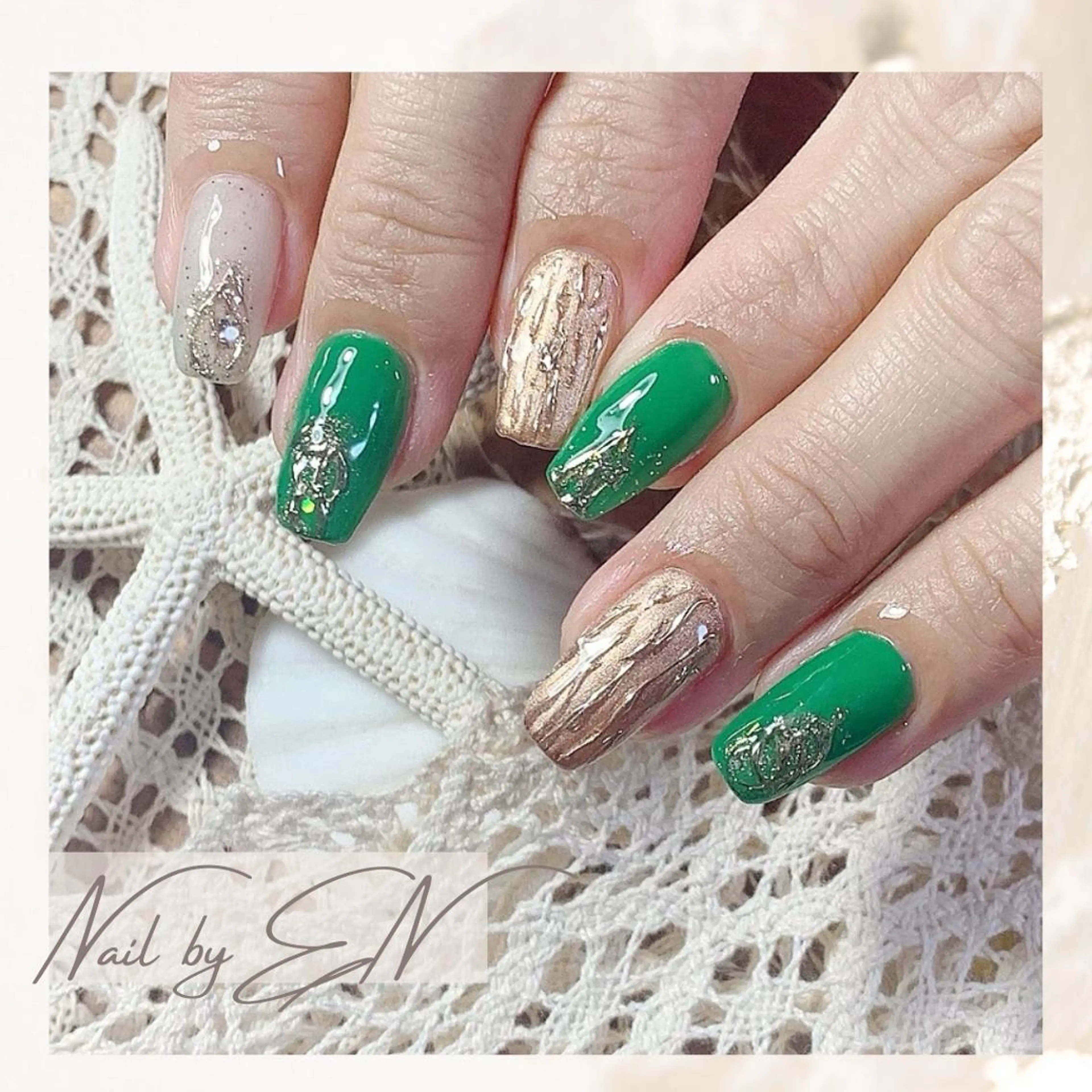 ネイル ゴールド グリーン Nail by EN*Namiのネイルデザイン