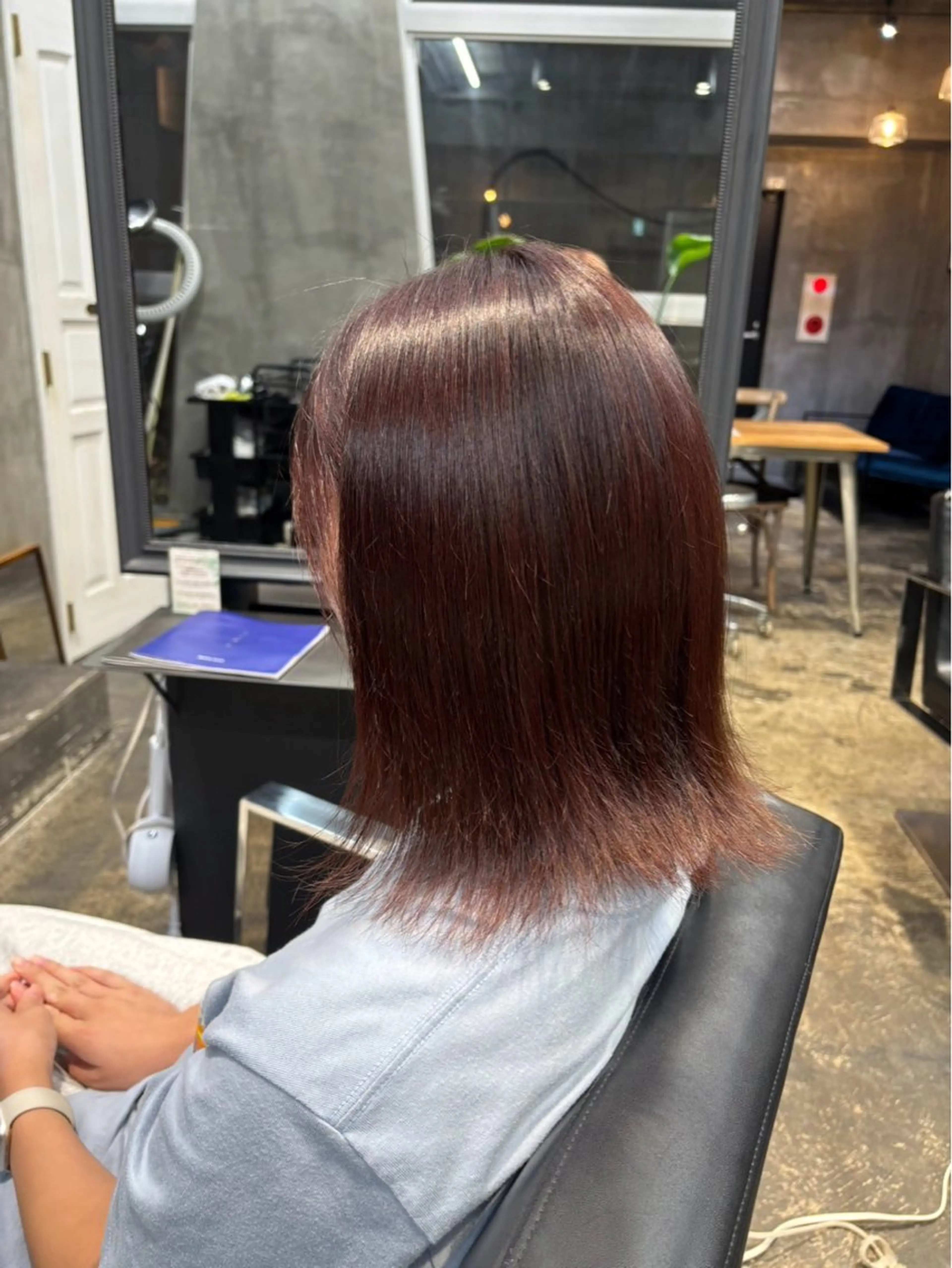 カラー T  O Yのヘアスタイル