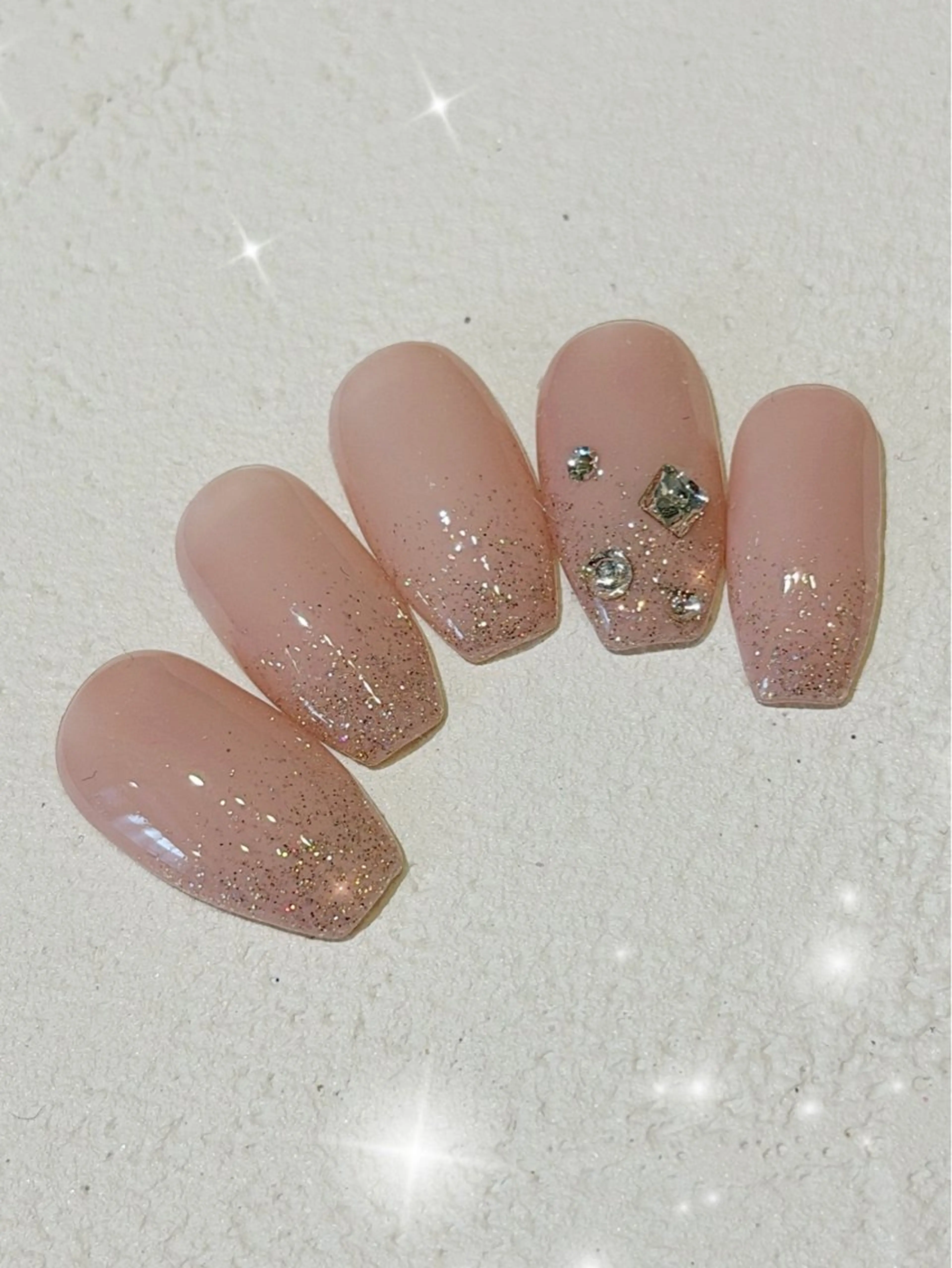 ネイル フラッシュネイル グラデーション キラキラネイル ハンドネイル Dress Me Nail所属・Dress Me Nail 鈴木のネイルデザイン