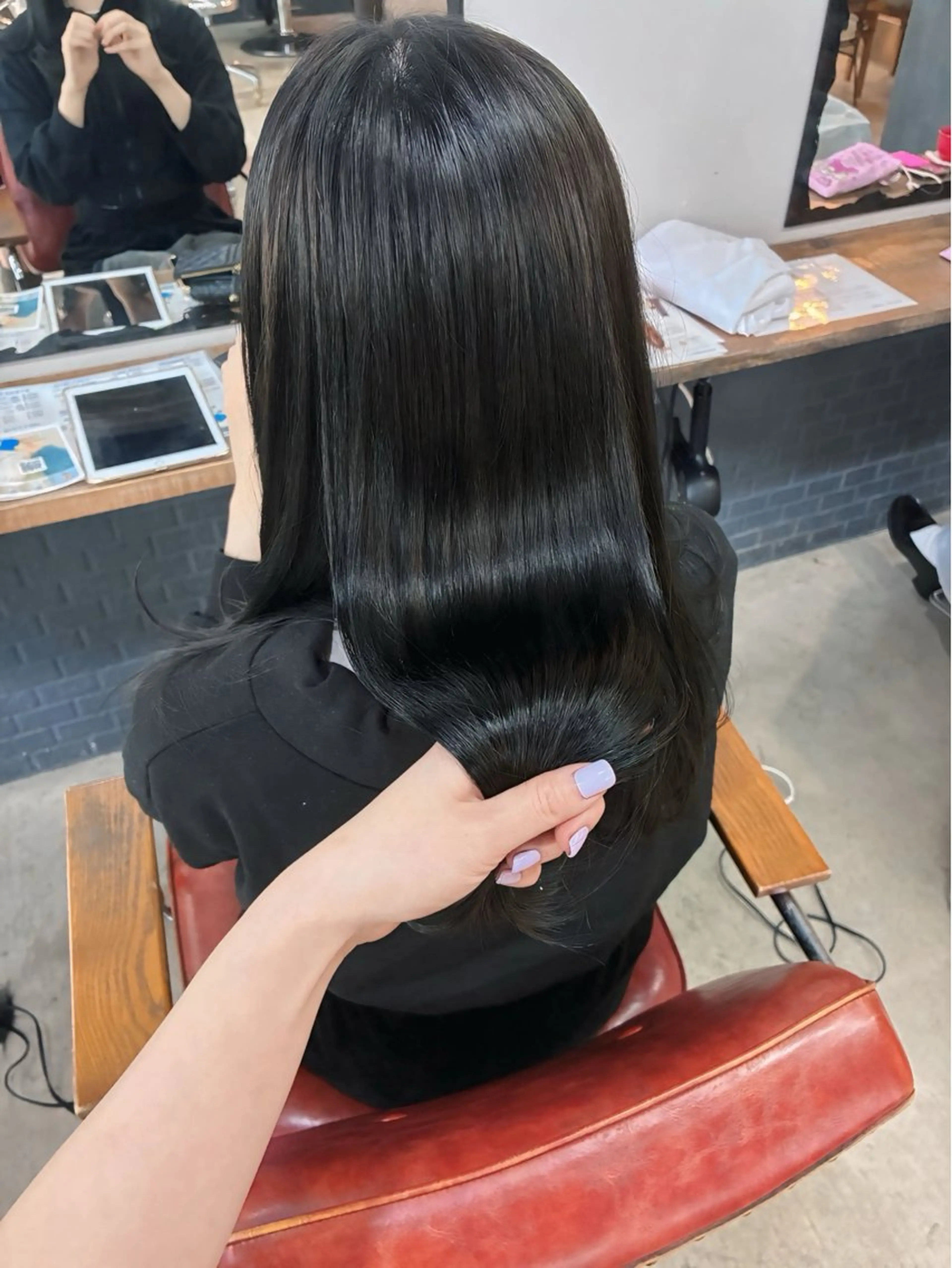 セミロング レイヤーカット ヘアカラー トリートメント loty hair design所属・SEIRA🤍 レイヤーカットのヘアスタイル