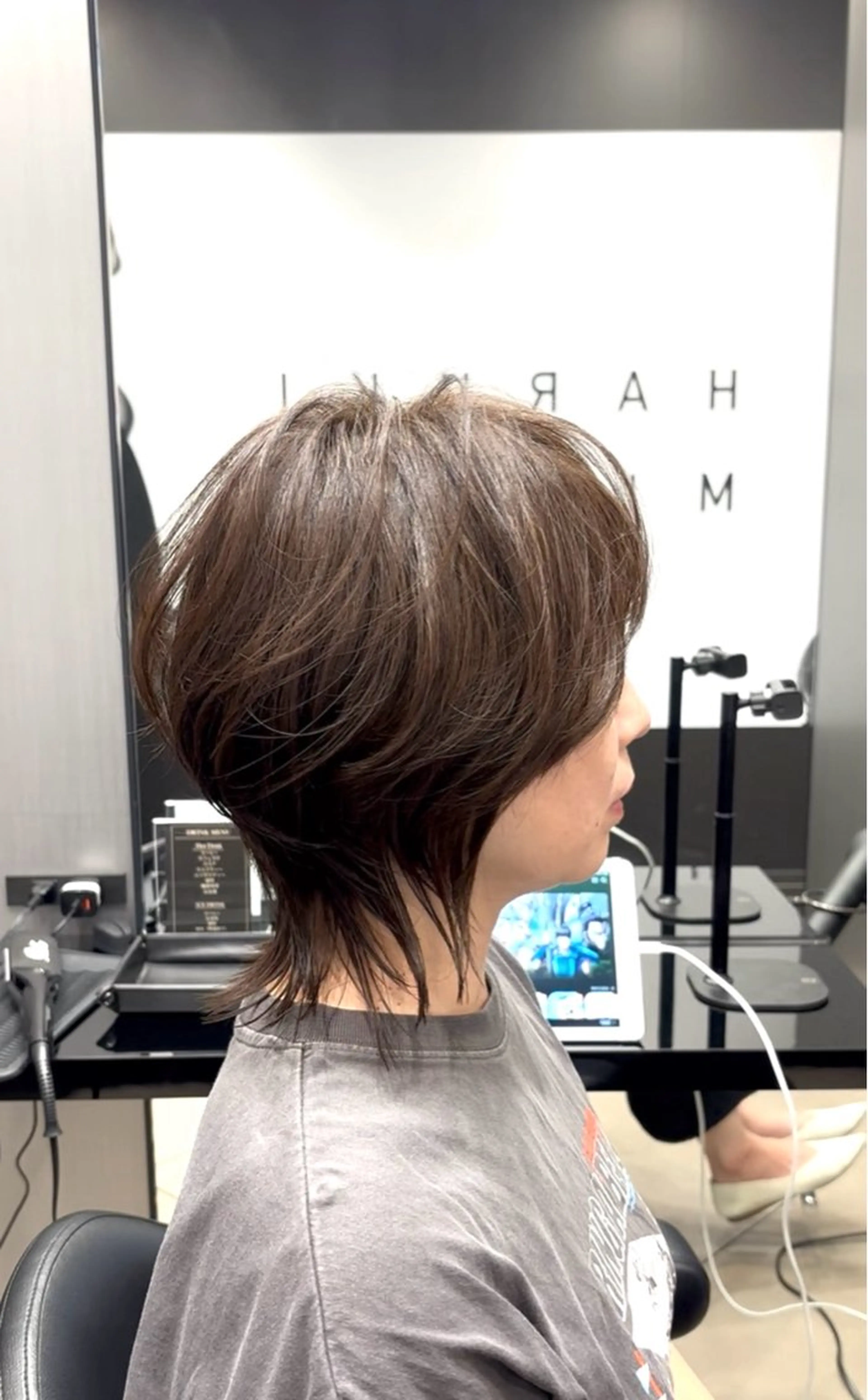 ミディアム レイヤーカット ウルフカット ウルフレイヤー カット HARUKI  MINATO Japan広島紙屋町店所属・hmj紙屋町店 脊戸智志のエステ・リラクイメージ