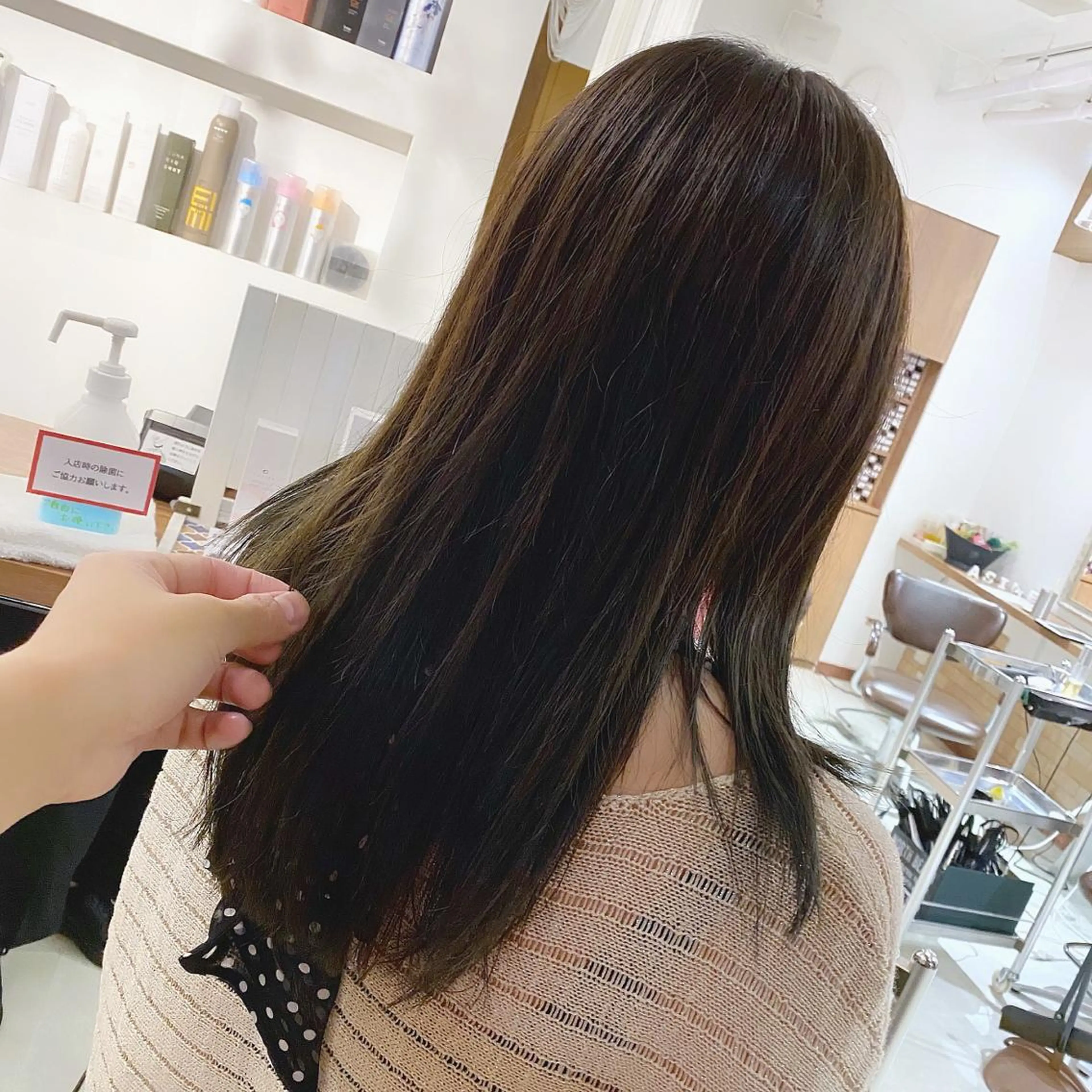 ロング カラー ロングレイヤー ダークグレー ダークグレージュ グレージュ 髪質改善 SALOWIN 池袋Suite店所属・髪質改善特化 安東駿介のヘアスタイル