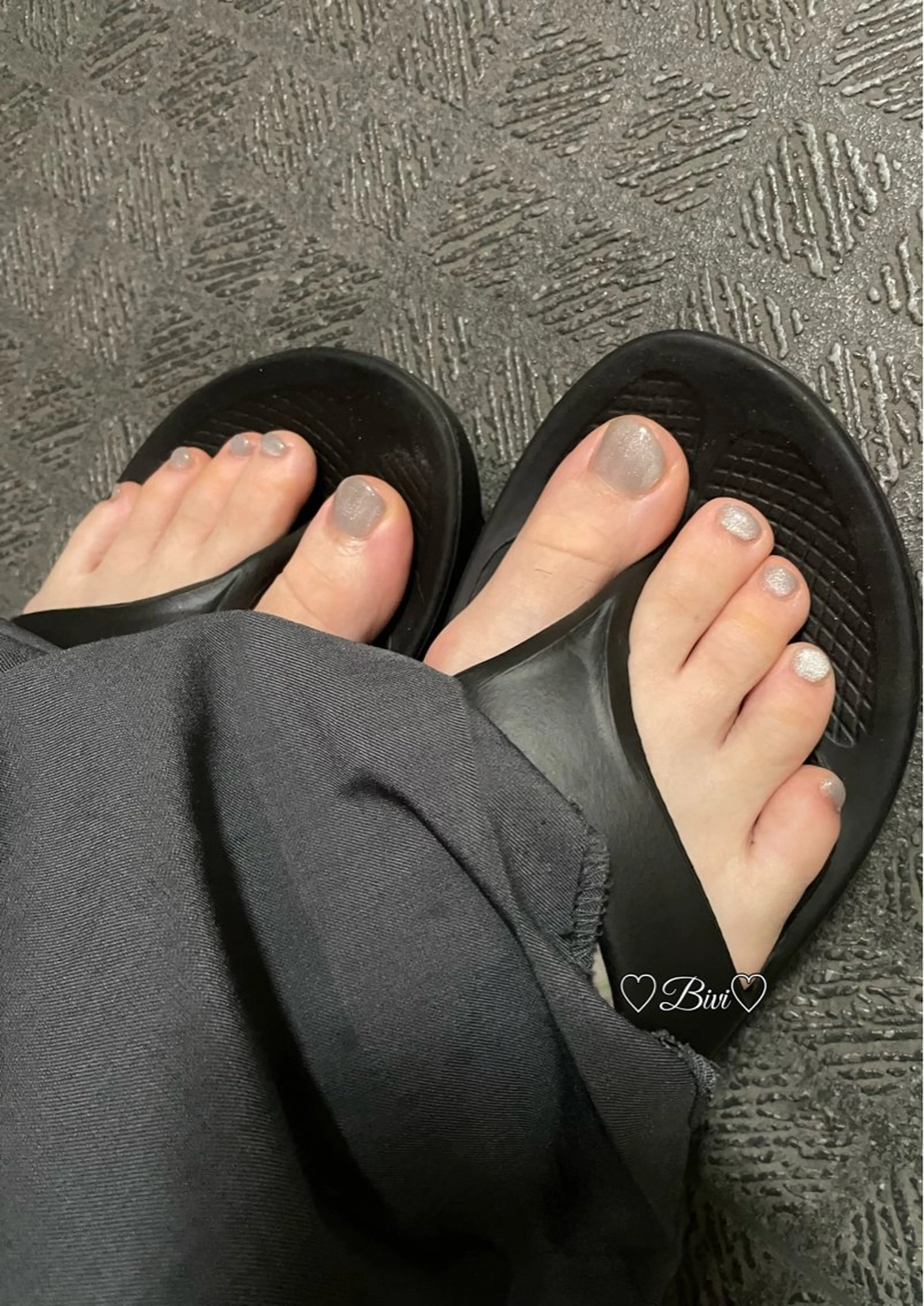 ネイル アートネイル フラッシュネイル ラメ(グリッター) マグネットネイル シルバー フットネイル ♡Bivi♡自爪に 優しいネイルサロンのネイルデザイン