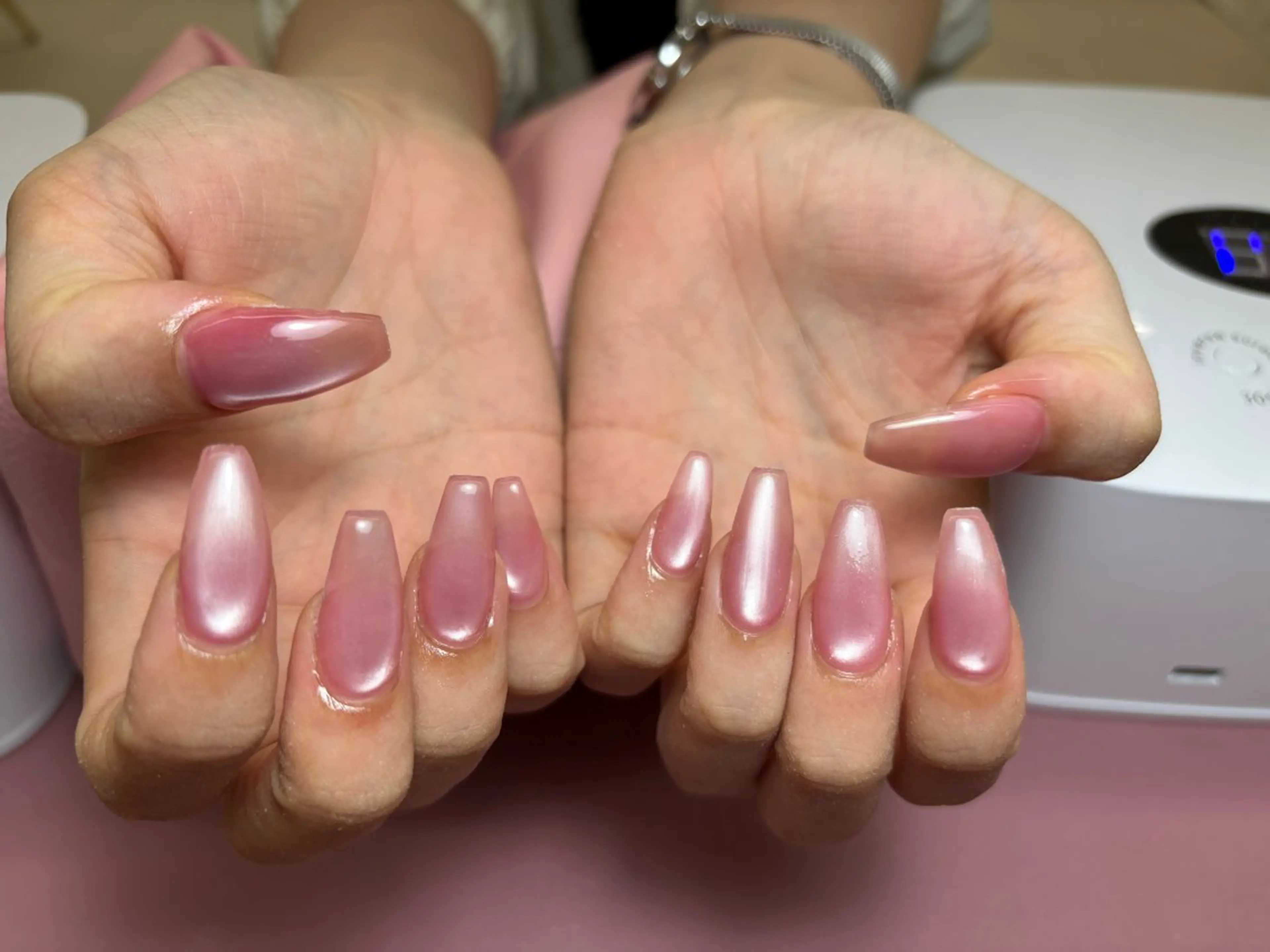 💅人気のマグネットネイル💅根元ストーン、パーツ2本付きです🫶の写真