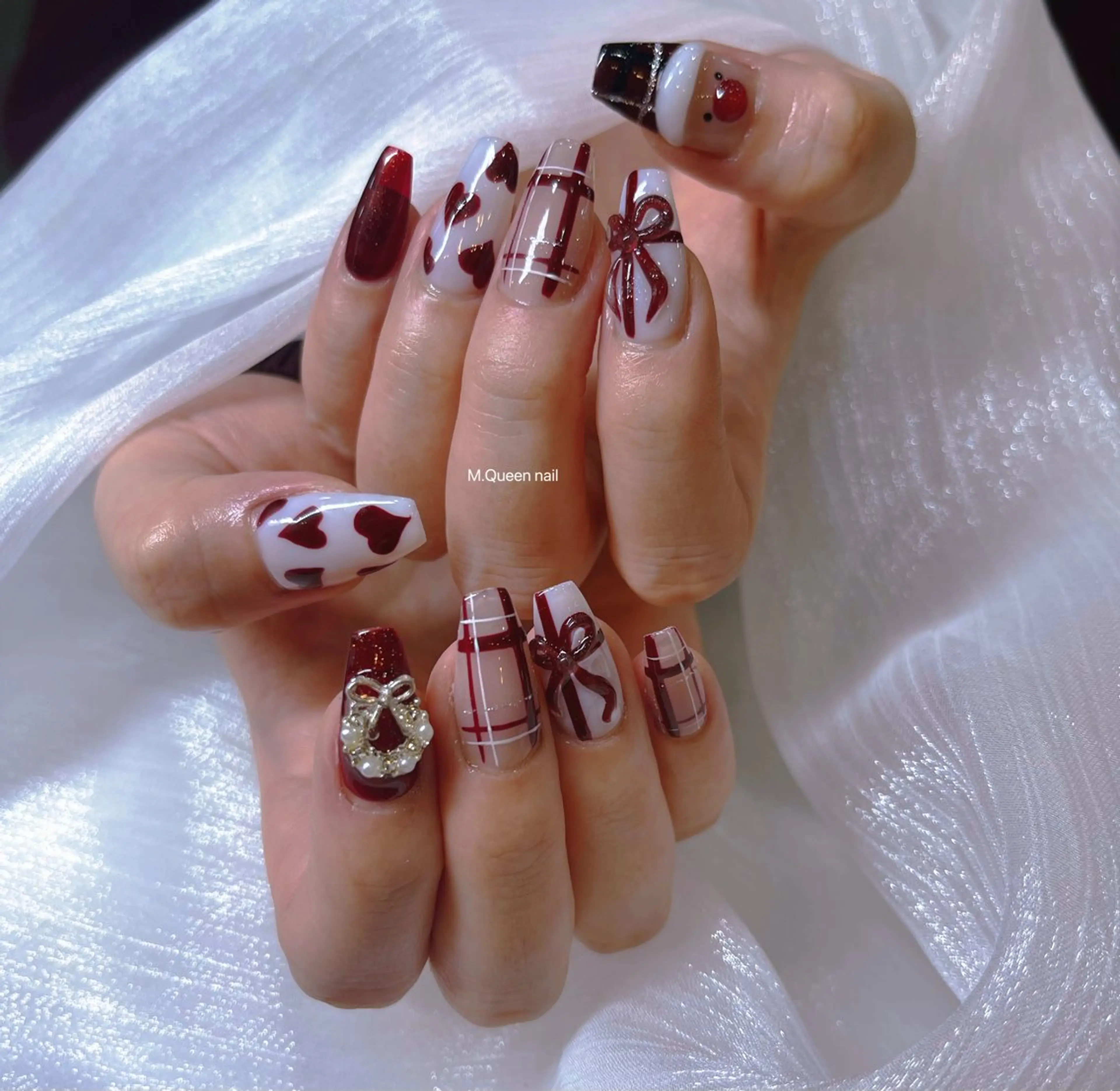 ネイル MQueen ネイルサロンマルのネイルデザイン