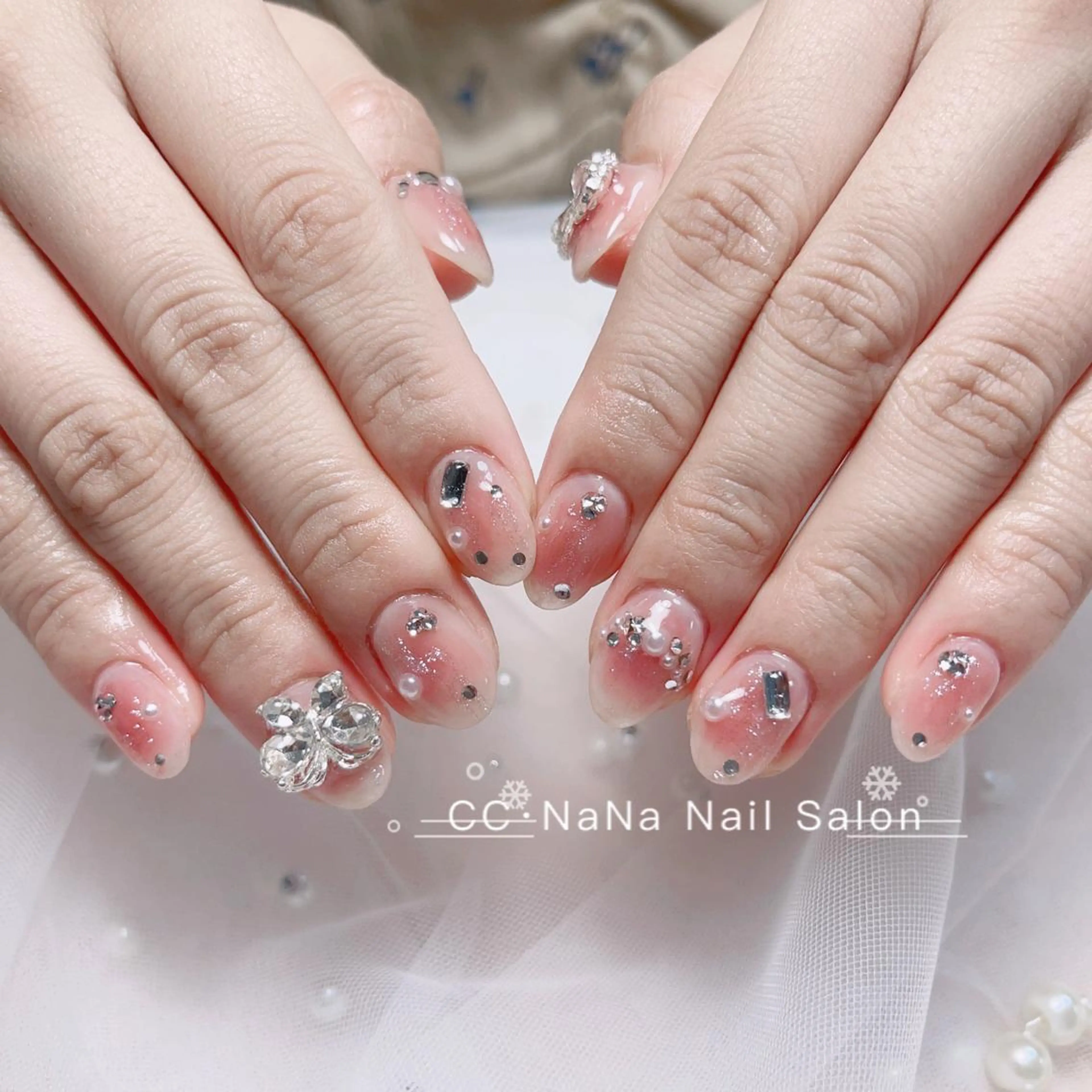 ネイル ストーンネイル ハンドネイル 💎CC・NaNa 韓国風ネイル🌙Cのネイルデザイン