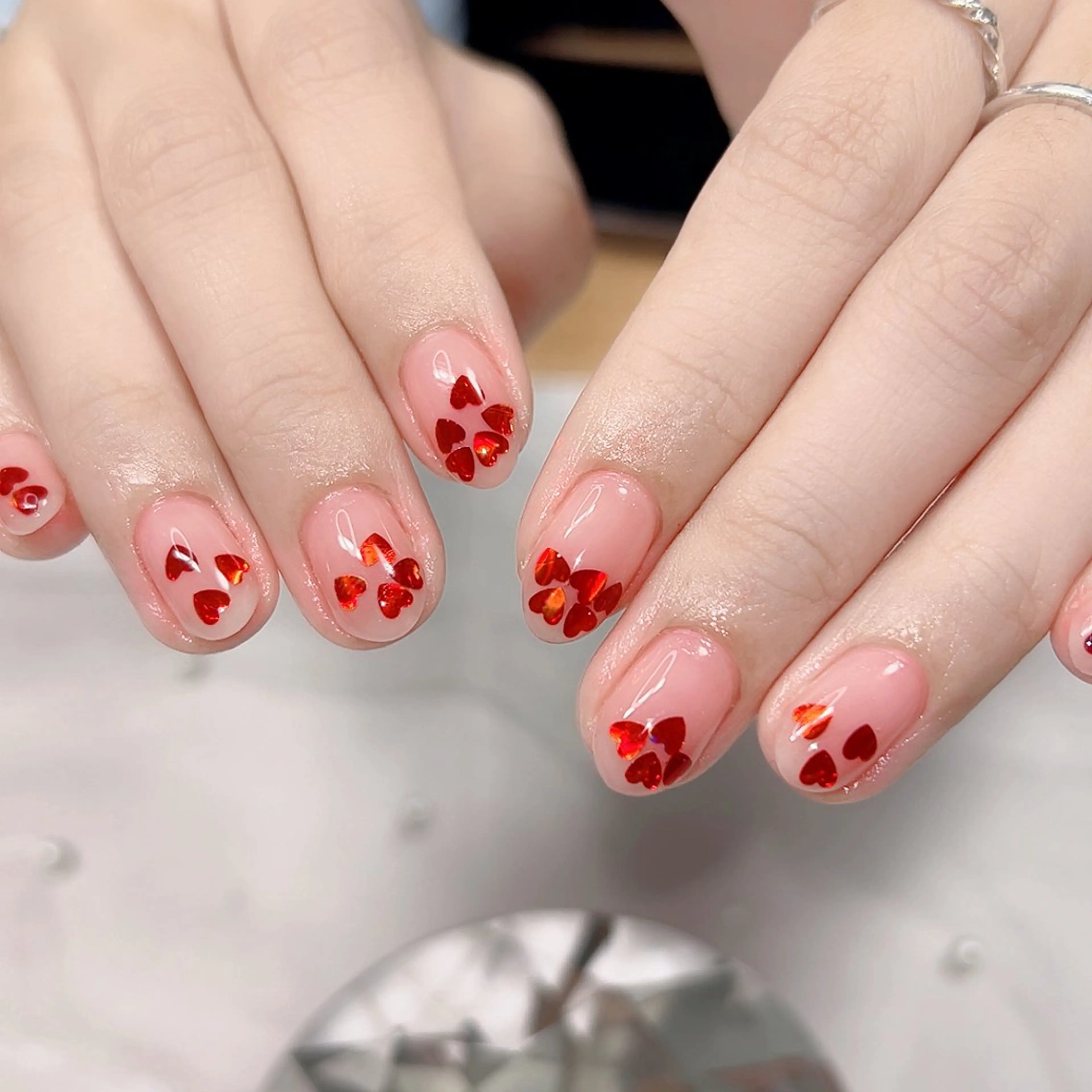ネイル ハート ホログラムネイル キラキラネイル ワンカラーネイル 春ネイル Cute Tips nailのネイルデザイン